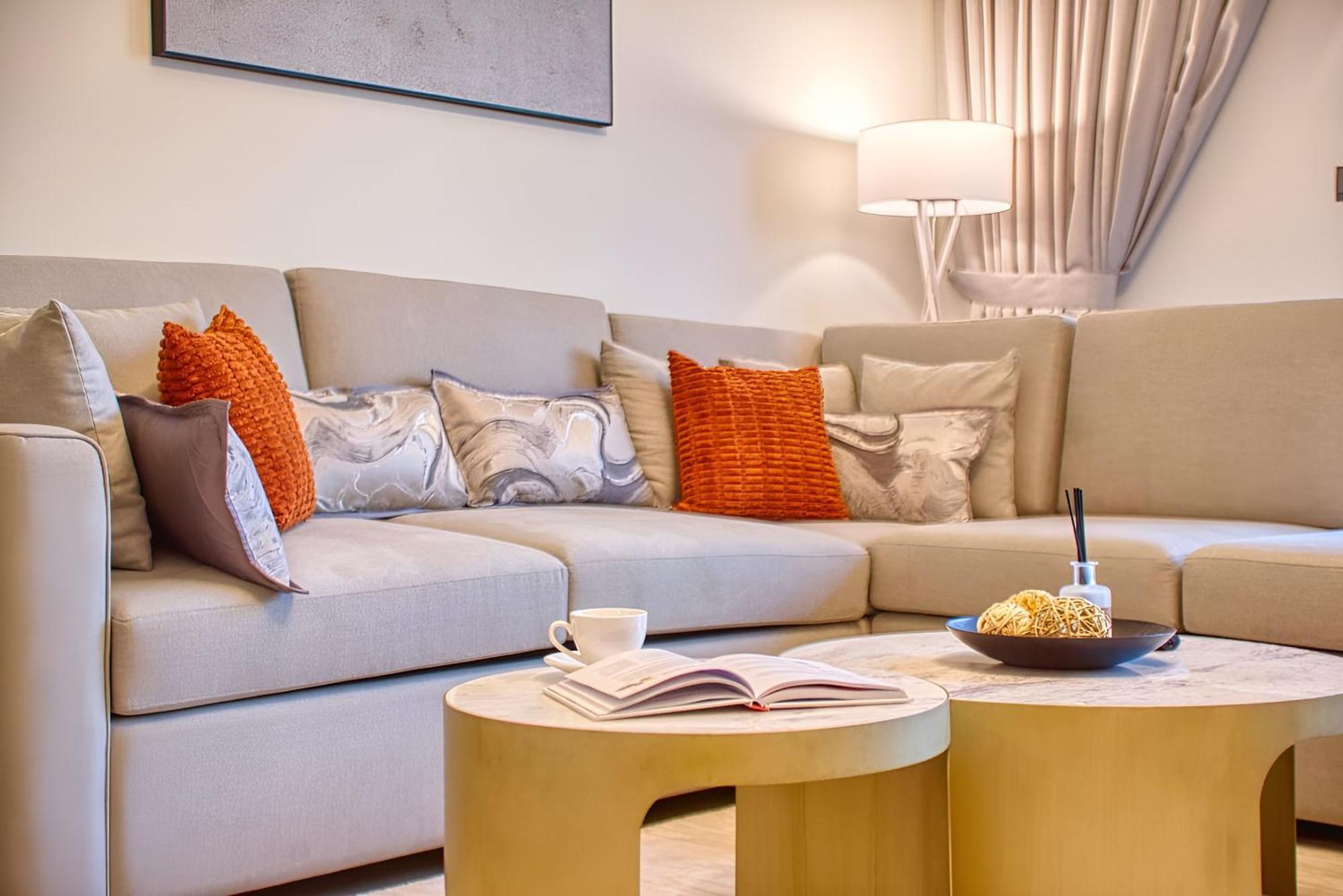 Expansive 7-bed Overlooking Burj & Fountains * Dubai