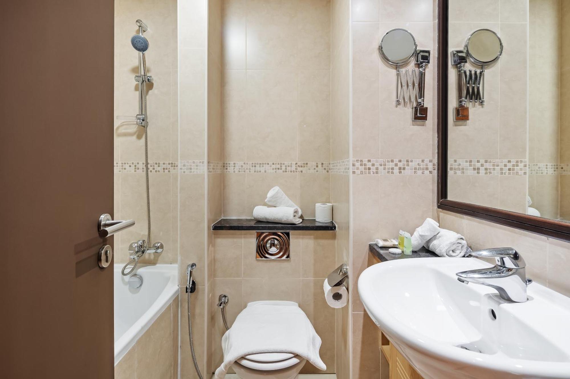 Apartment Chic In Goldcrest Views, Jlt *