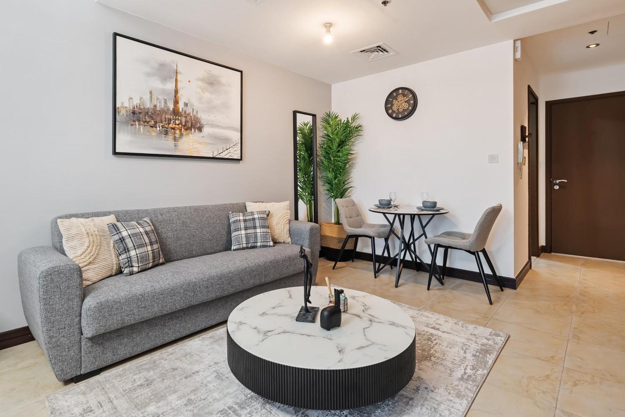 Chic In Goldcrest Views, Jlt * Dubai