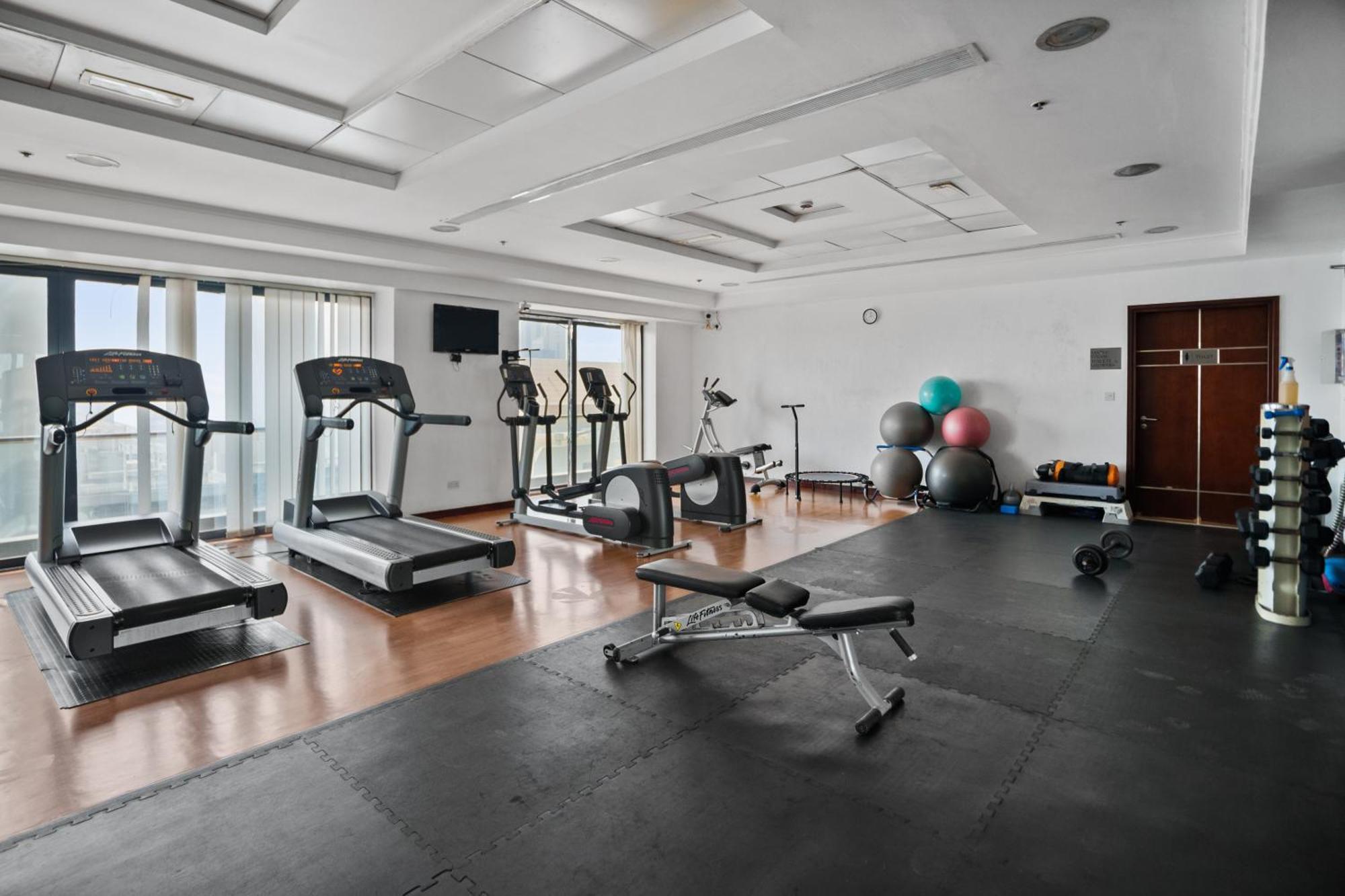 Apartment Chic In Goldcrest Views, Jlt *