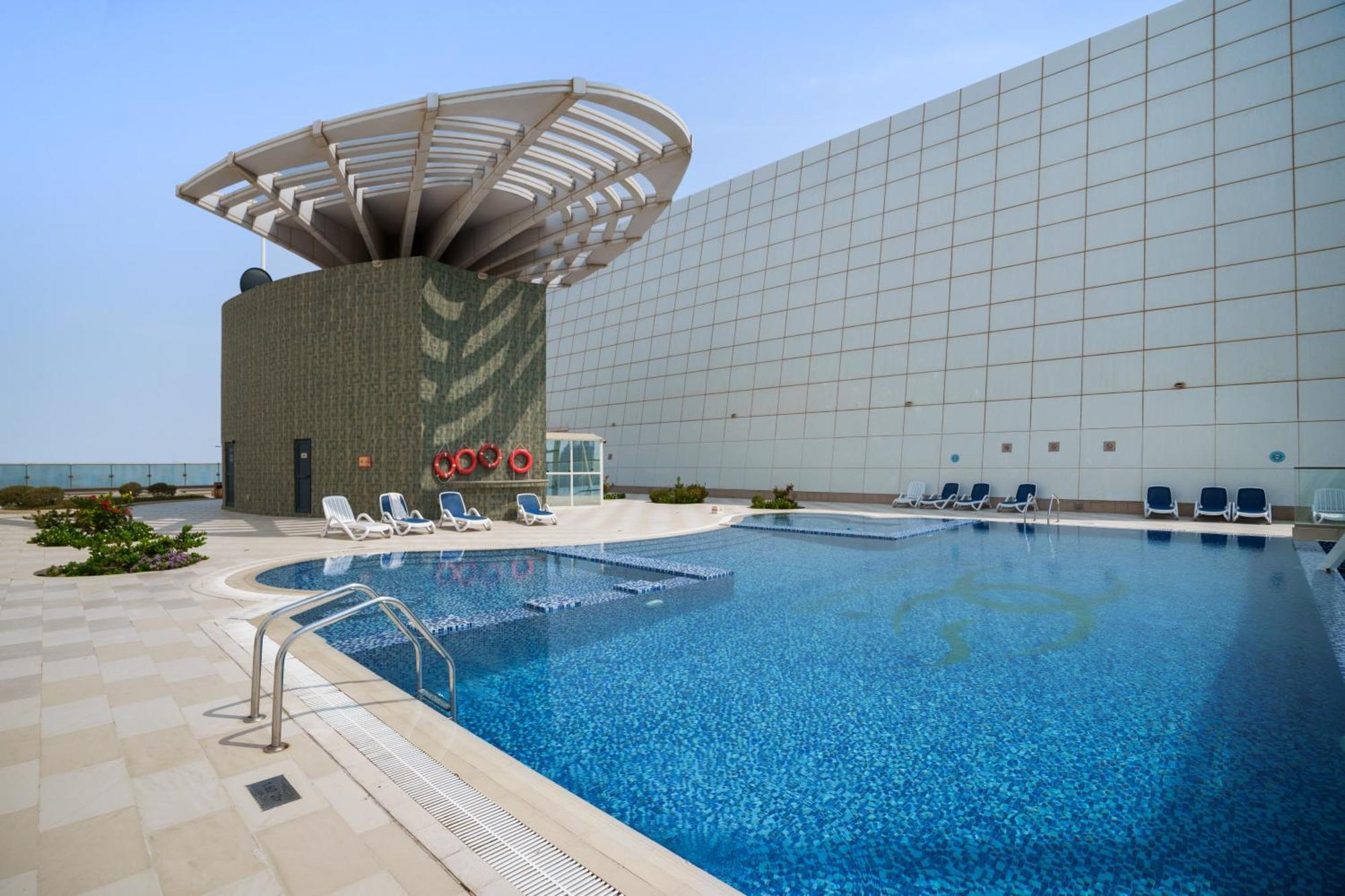 Chic In Goldcrest Views, Jlt * Dubai