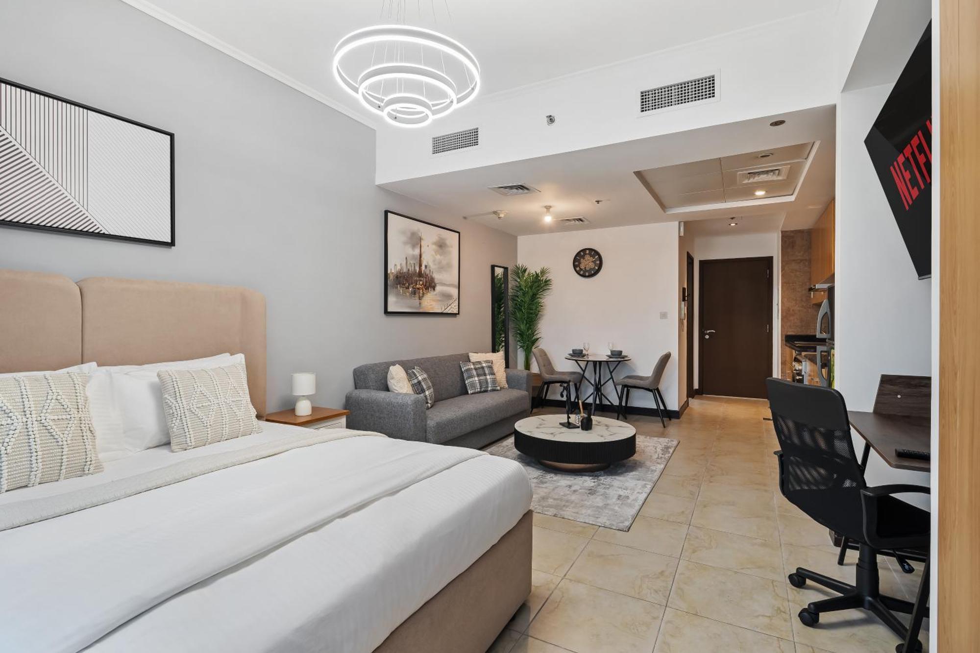 Apartment Chic In Goldcrest Views, Jlt