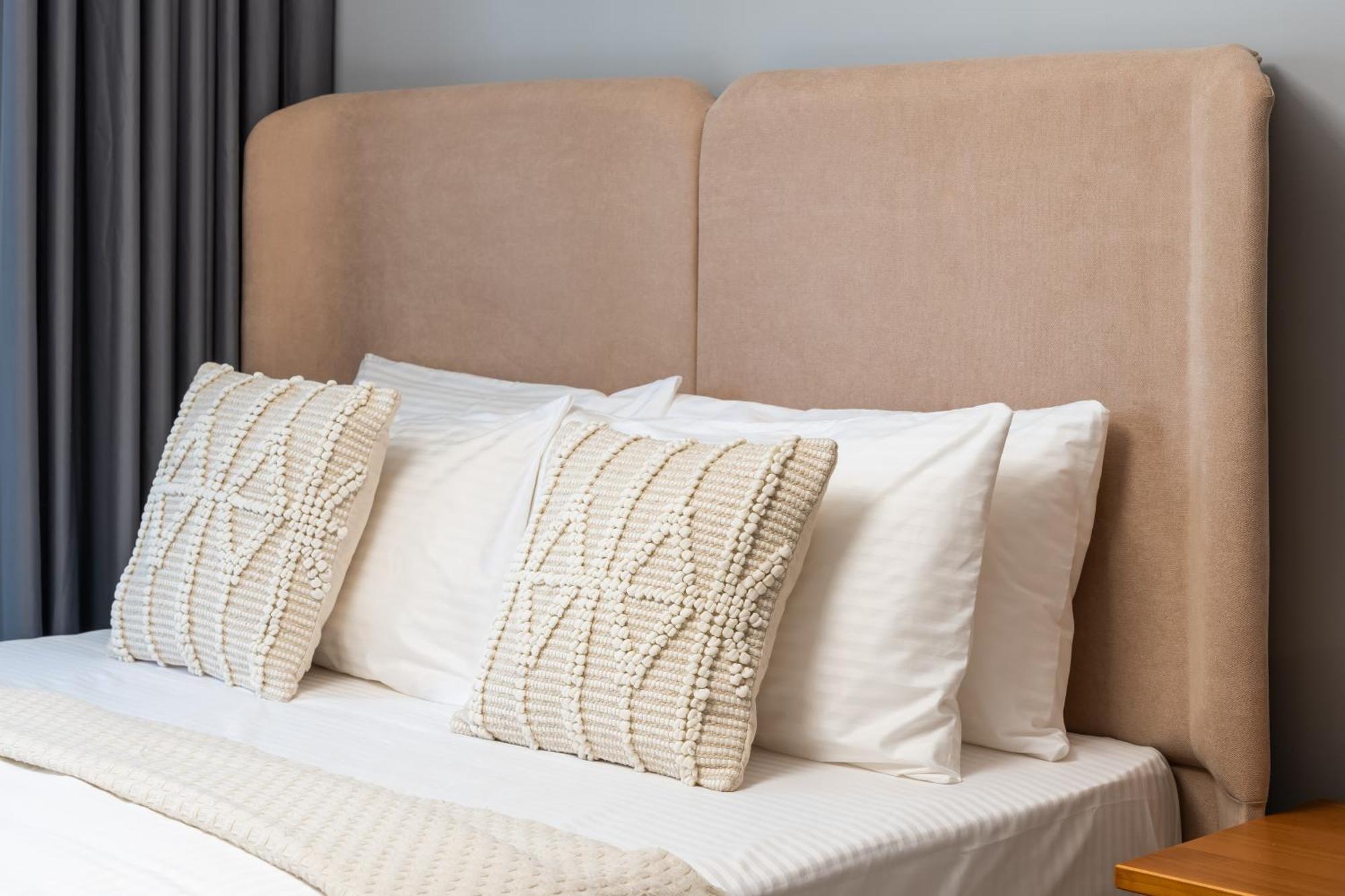 Apartment Chic In Goldcrest Views, Jlt Dubai