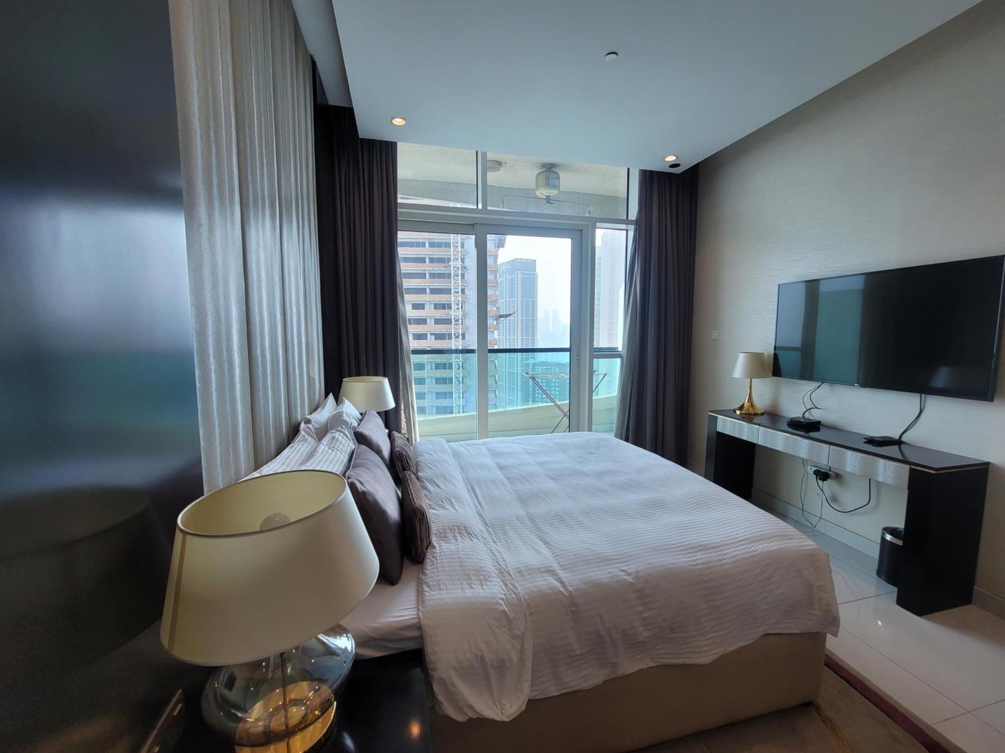 Apartment Damac Upper Crest - 2 Min Walkable Mall *