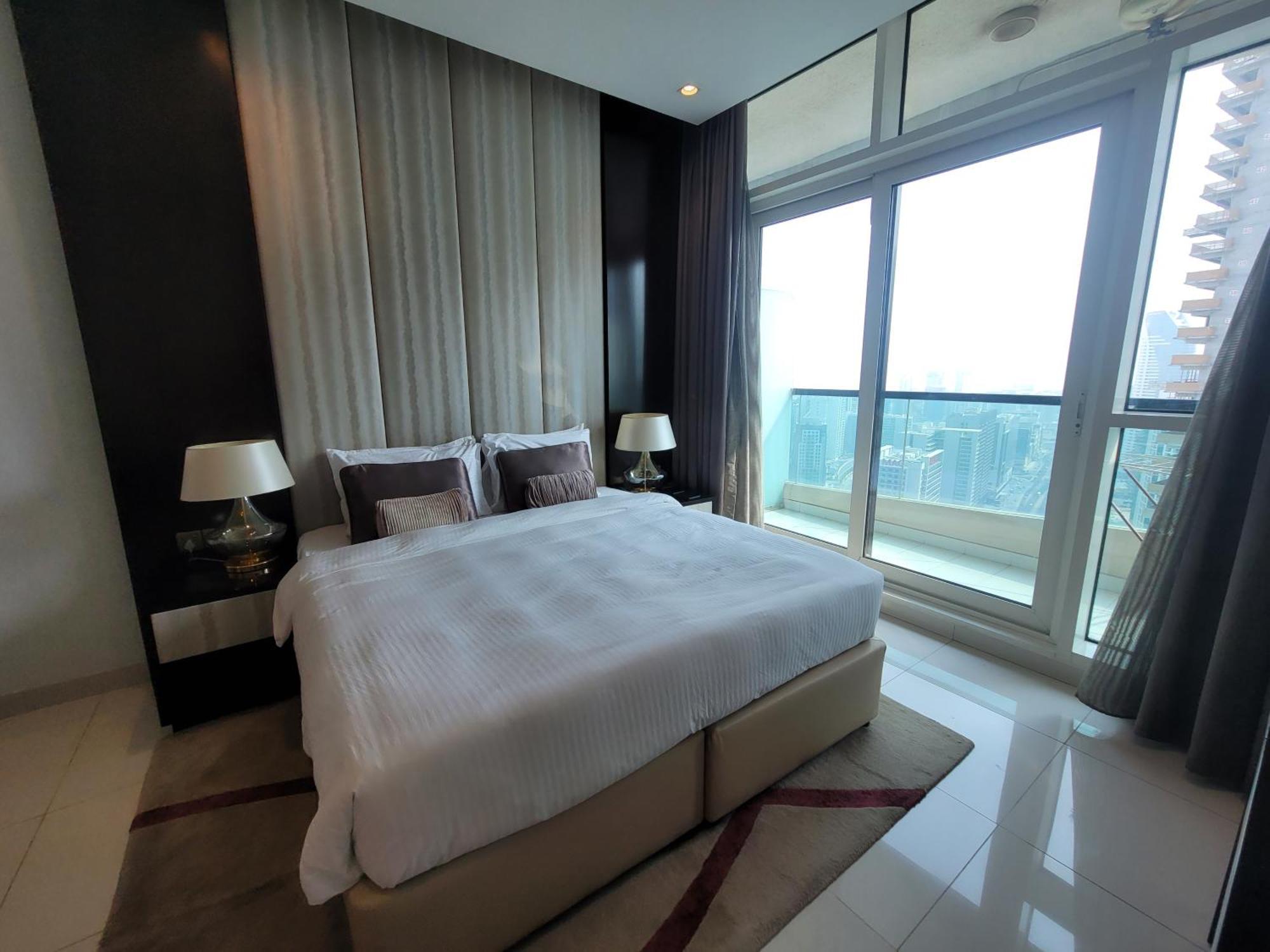 Damac Upper Crest - 2 Min Walkable Mall Apartment Dubai