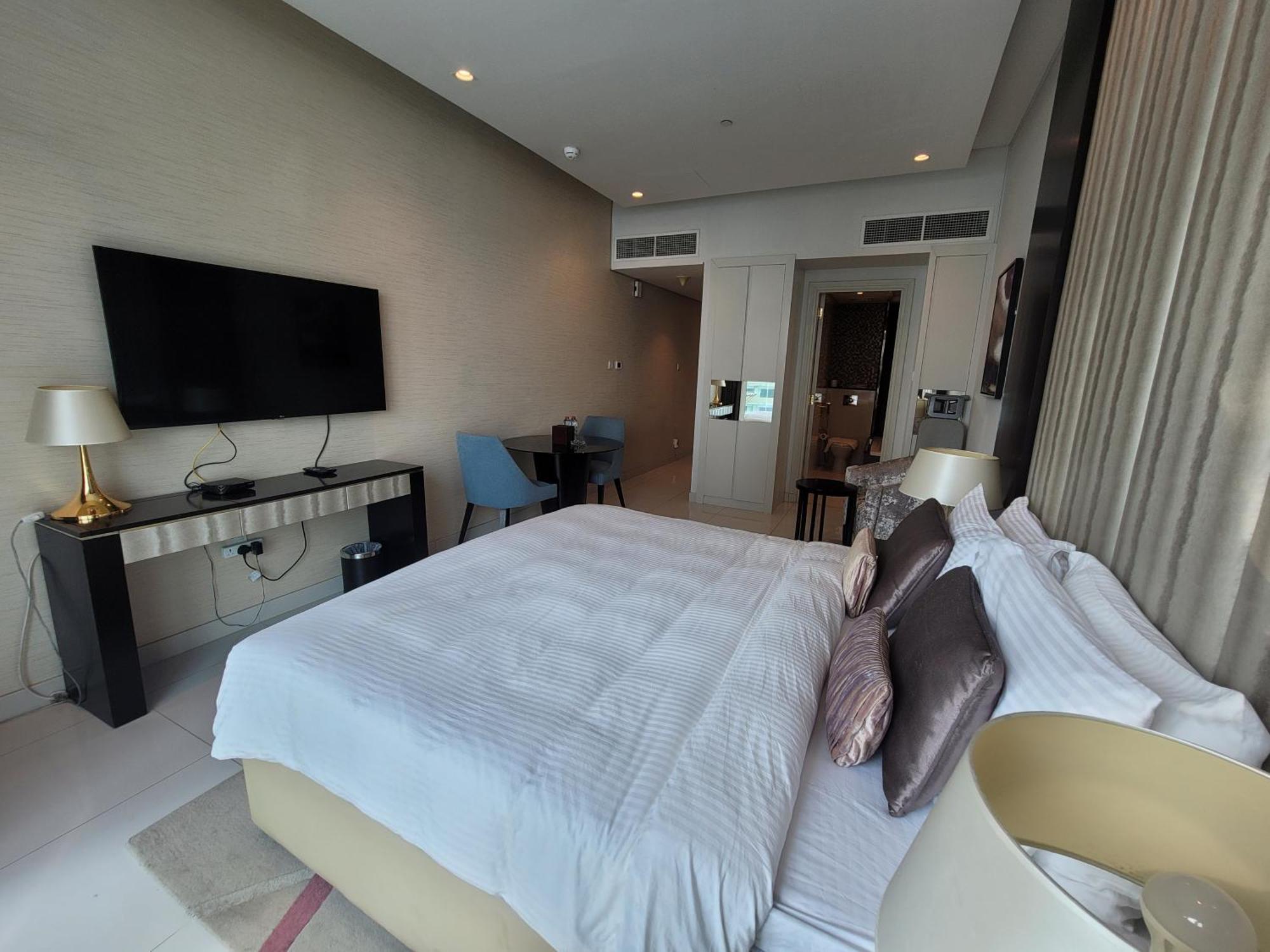 Damac Upper Crest - 2 Min Walkable Mall Apartment Dubai