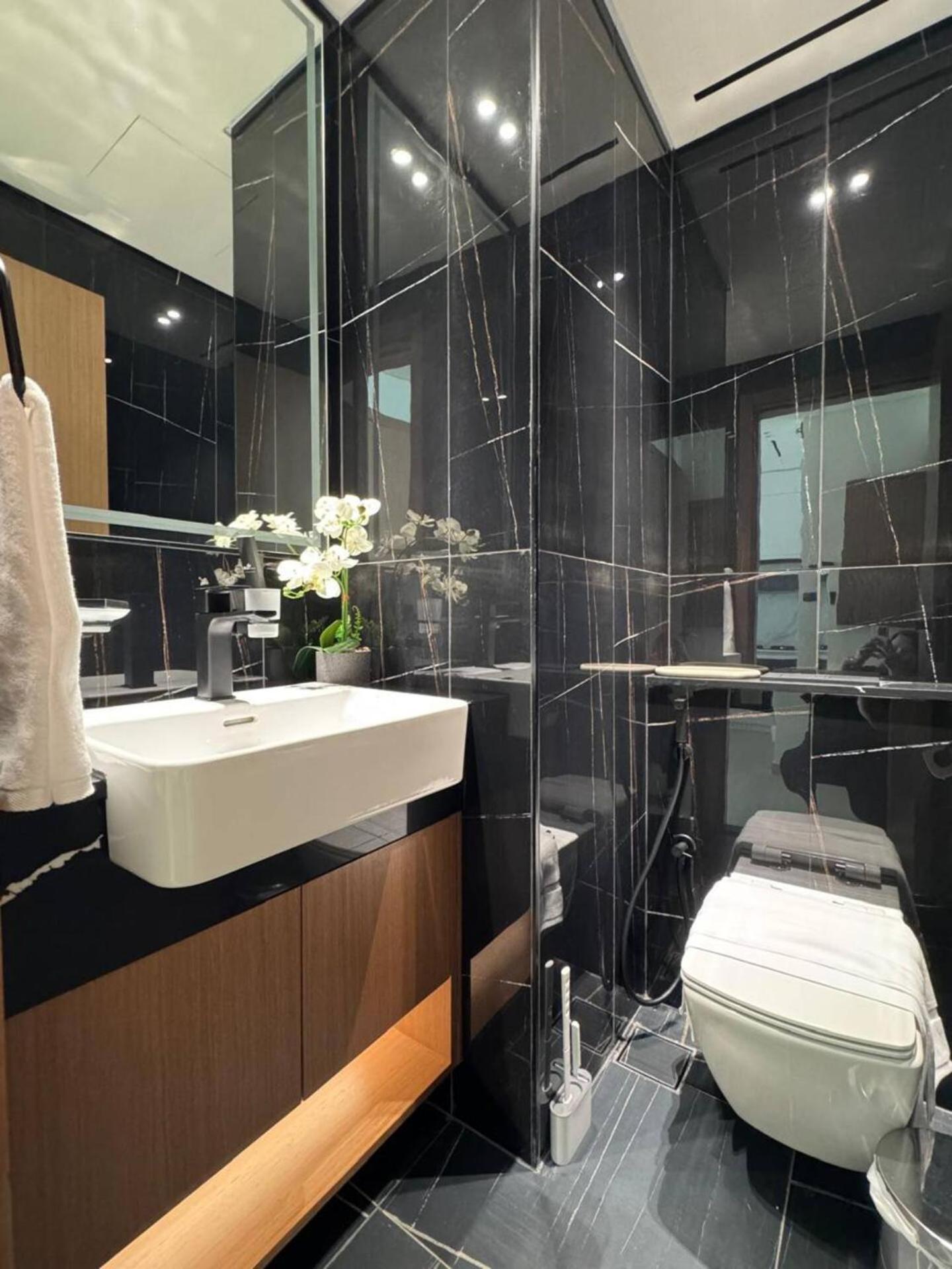 Chic Urban 1br In Jvc With Modern Amenities