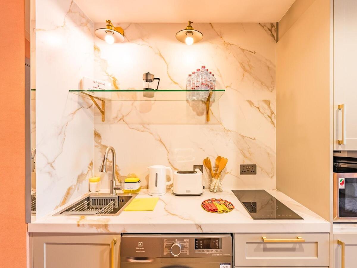Apartment King Bed - Near Metro - Pool - Fast Wifi Dubai
