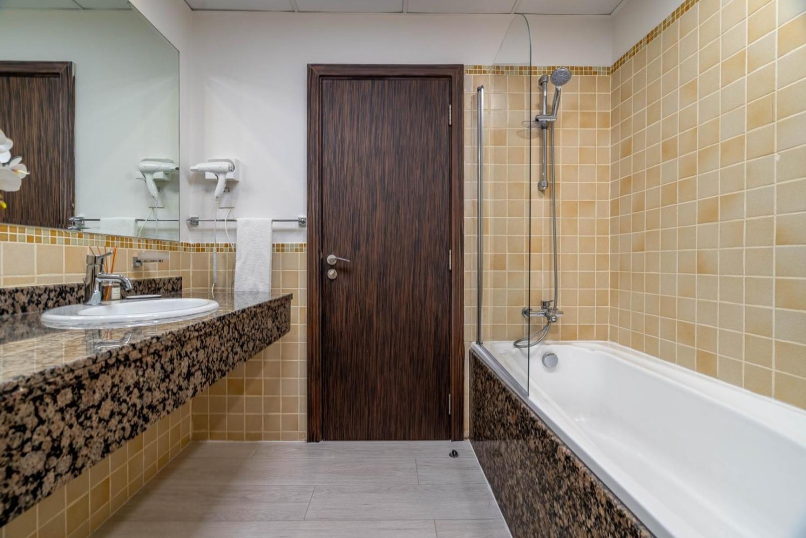 Guestready - Beachfront Delight In Jbr Apartment