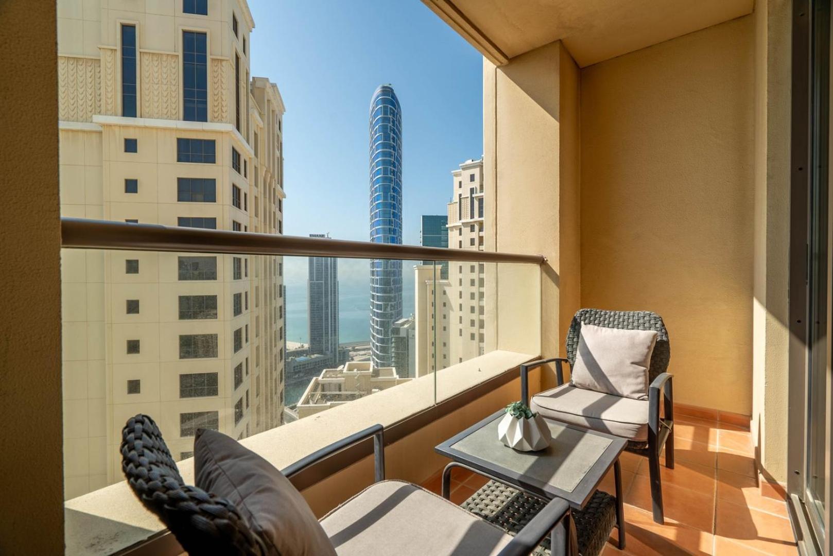 Guestready - Beachfront Delight In Jbr Apartment *