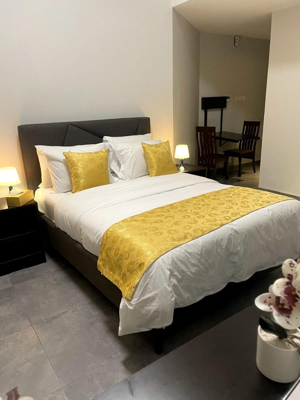 Ista Llc Apartment *
