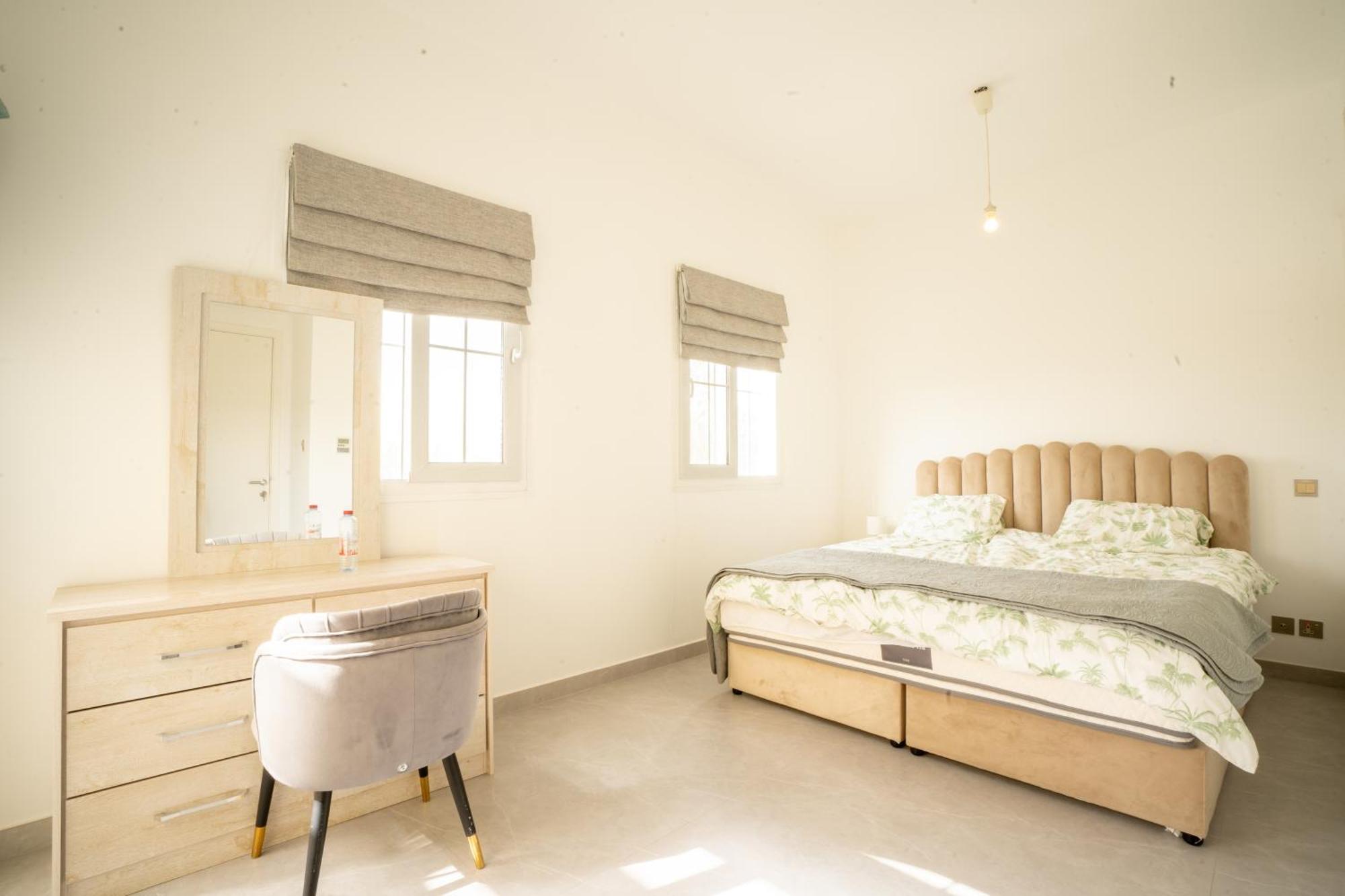 Cozy 2bhk In Springs 14