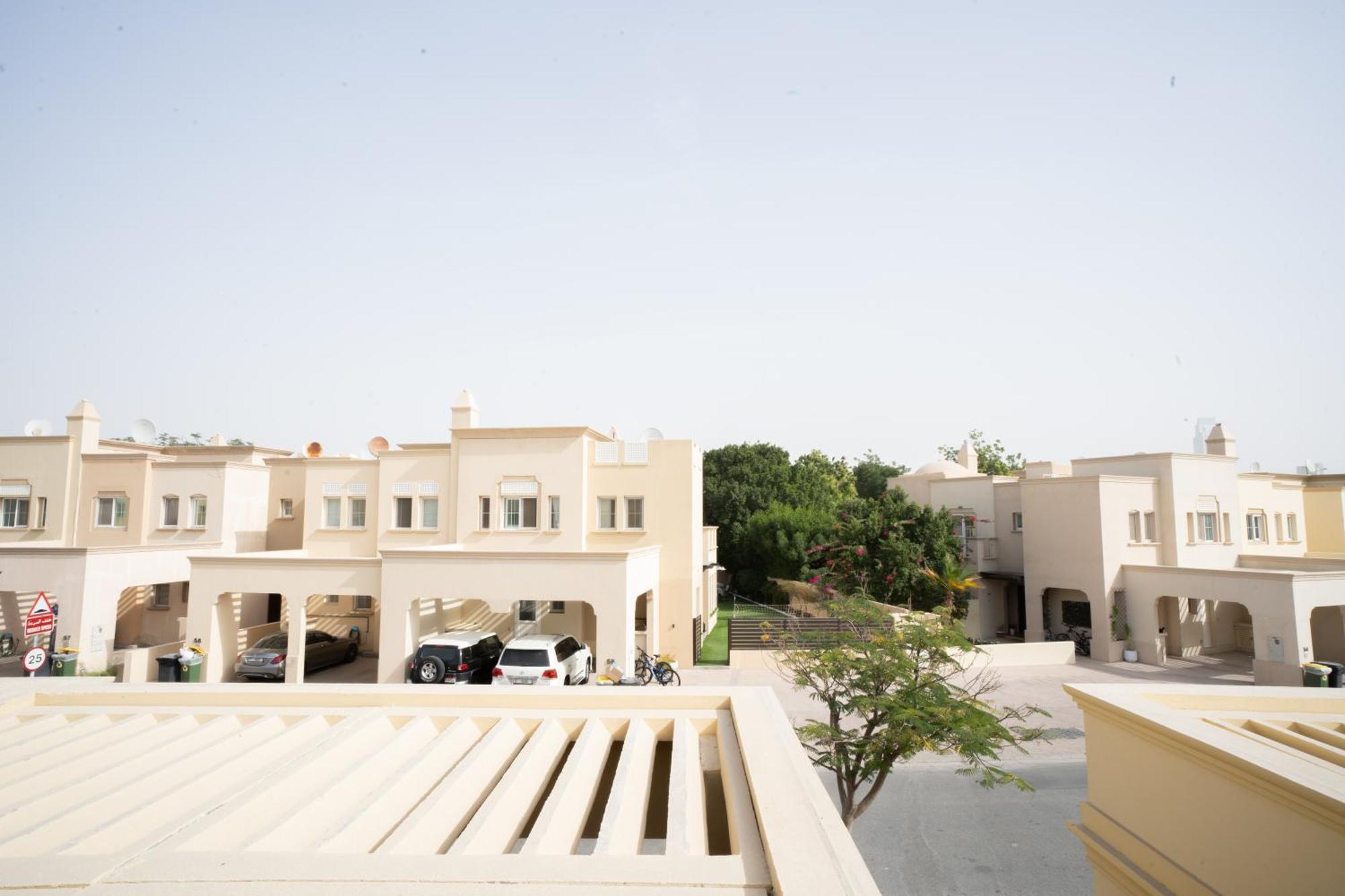 Cozy 2bhk In Springs 14