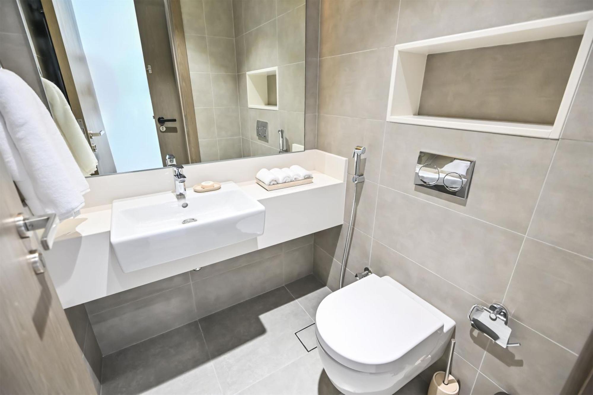 Apartment 1br Haven With Lagoon Serenity In District One Meydan *