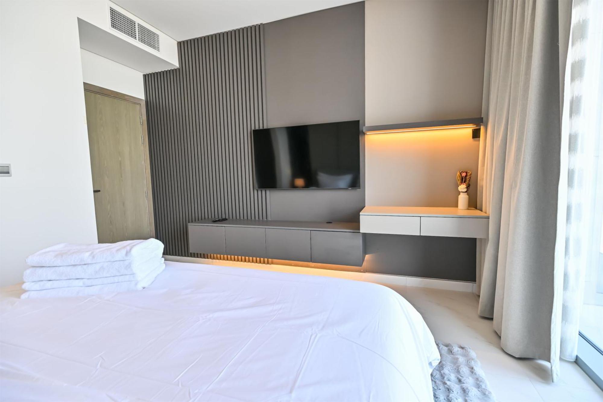 1br Haven With Lagoon Serenity In District One Meydan Apartment *
