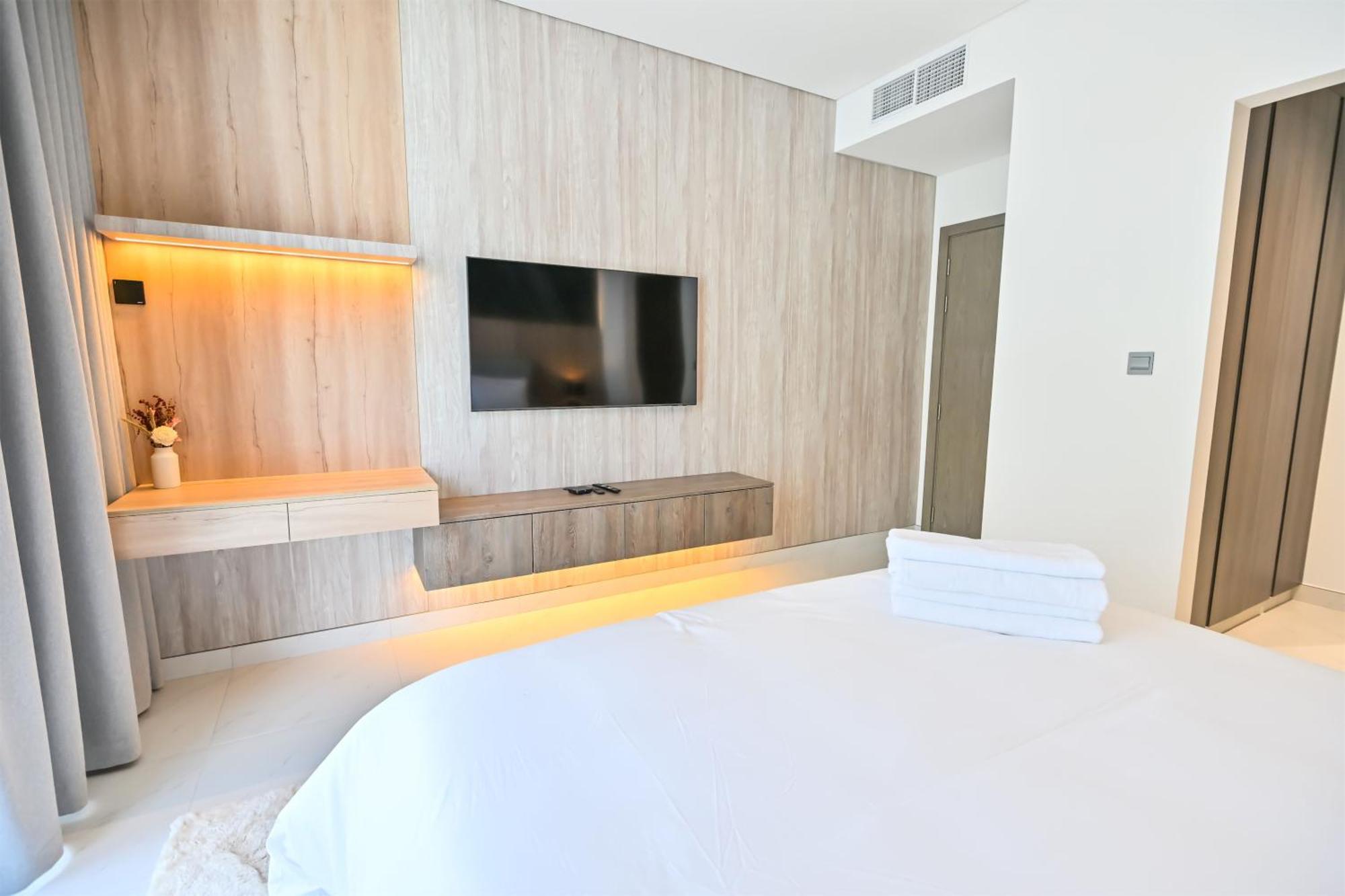 1br Retreat By The Crystal Lagoon In District One Meydan Dubai