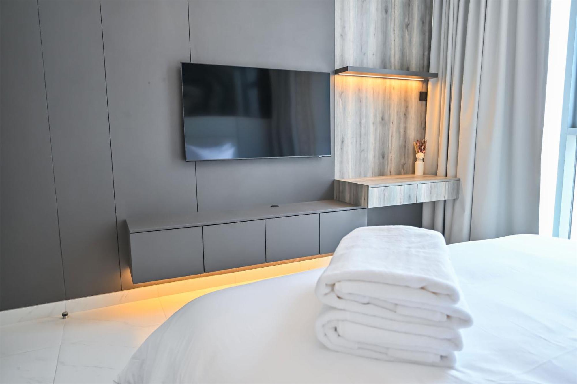 1br By Crystal Lagoon In District One Meydan Apartment *