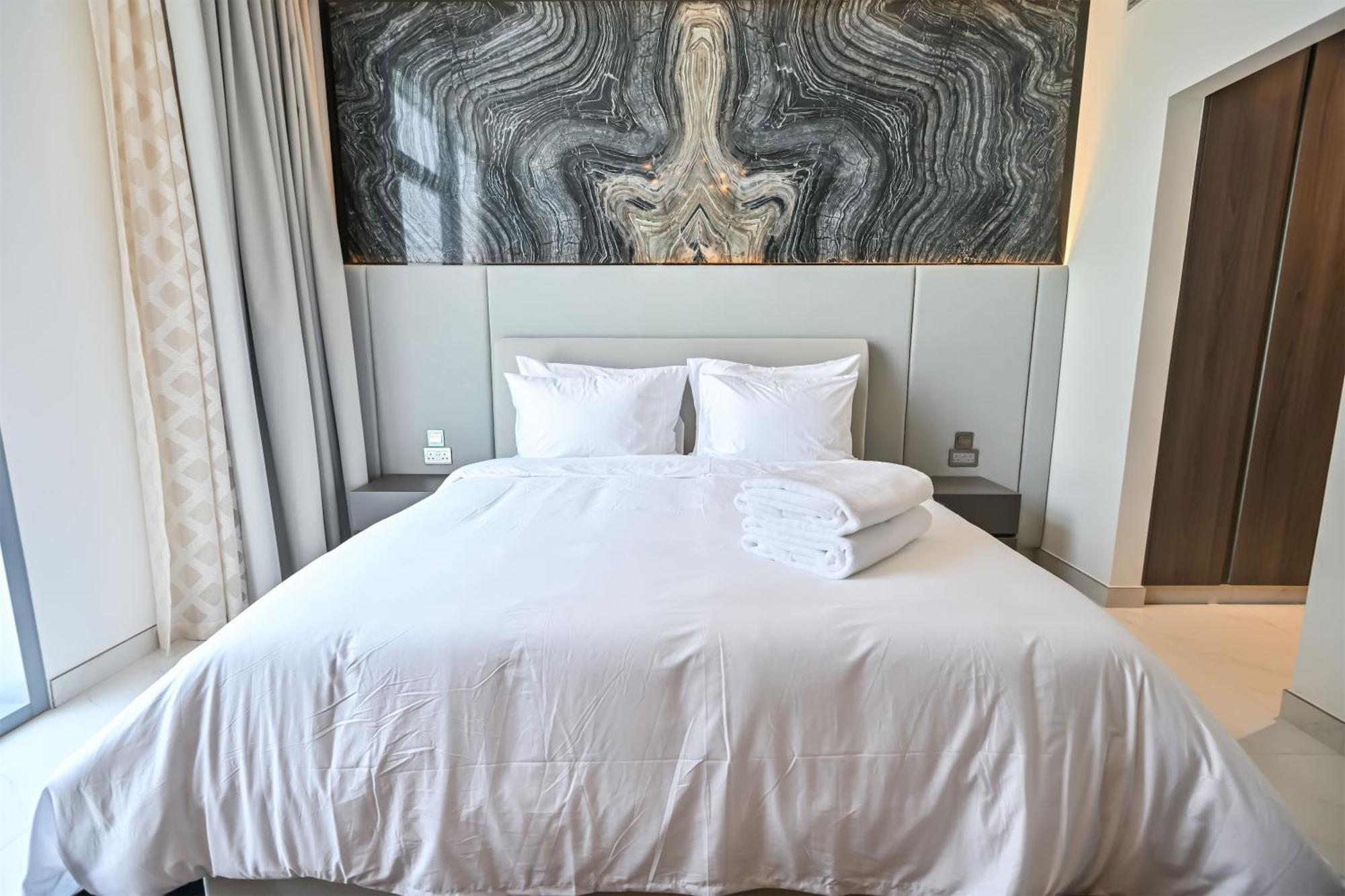 1br By Crystal Lagoon In District One Meydan