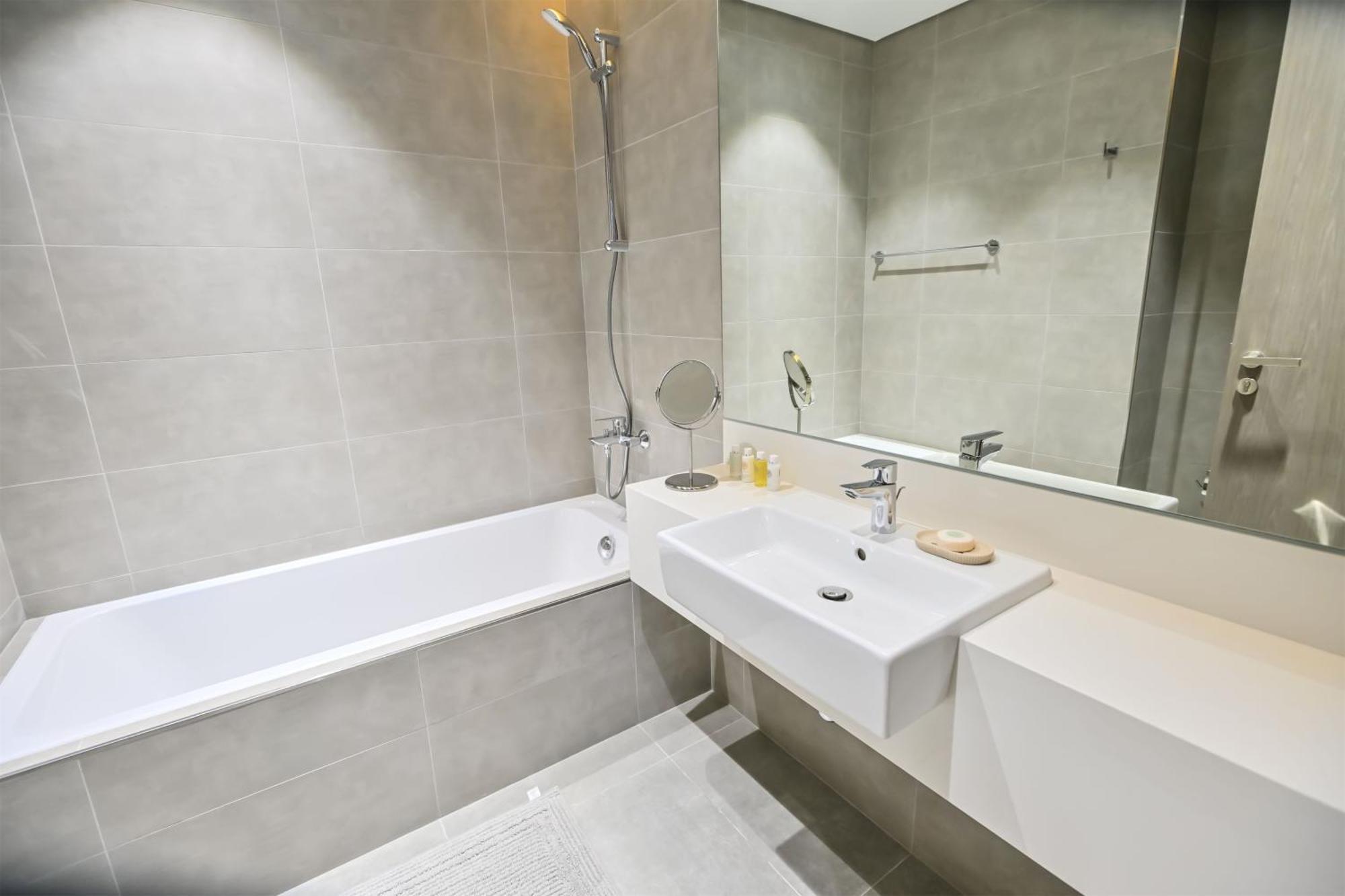 Spacious 1br Burj Khalifa Views In District One Meydan *