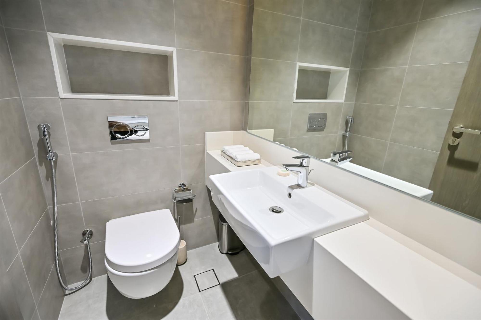 Apartment 1br W Exclusive Lagoon Access In District One Meydan *