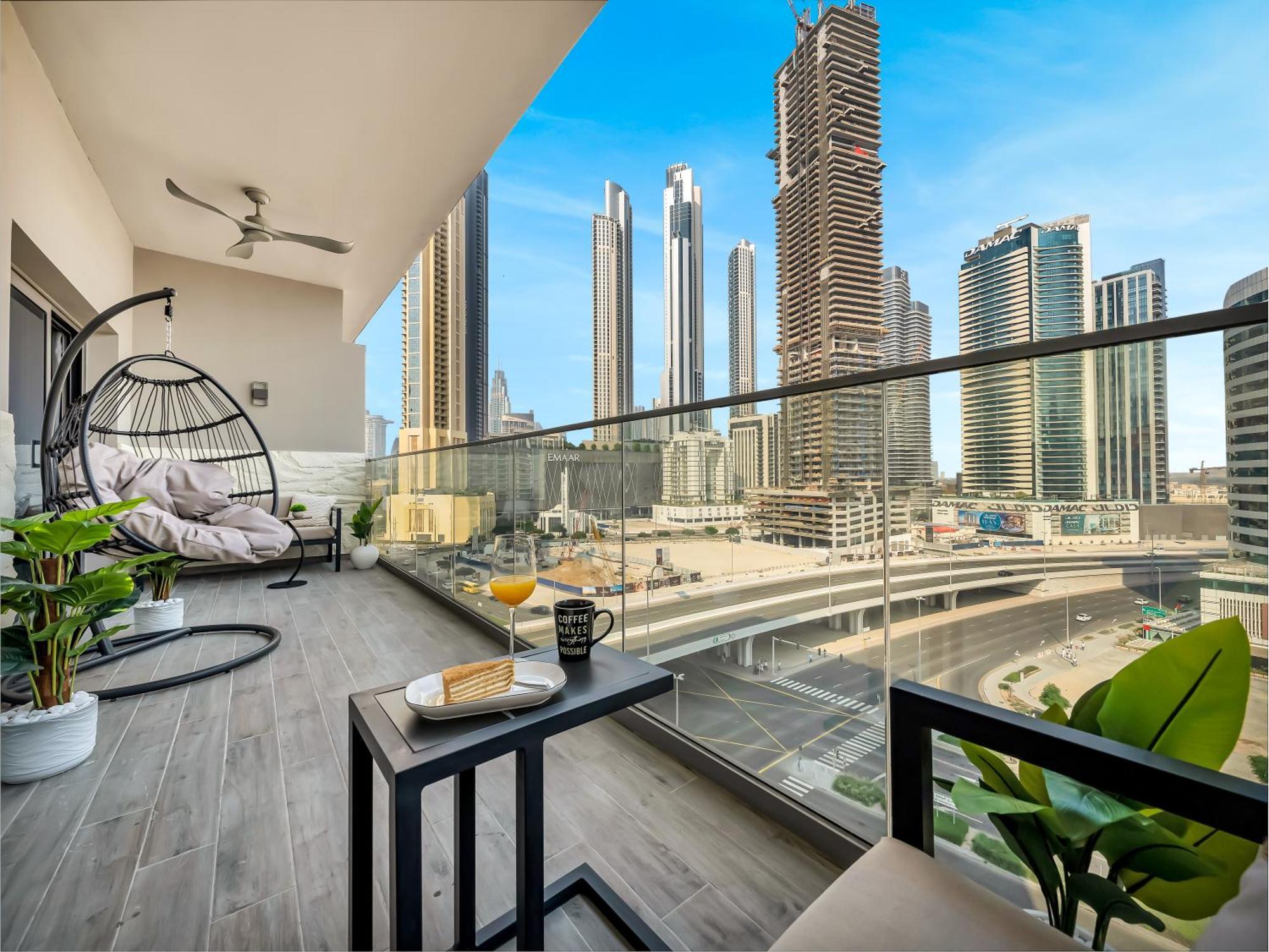 Chic 2br Near Mall & Burj L Canal & View I 5 Pax *