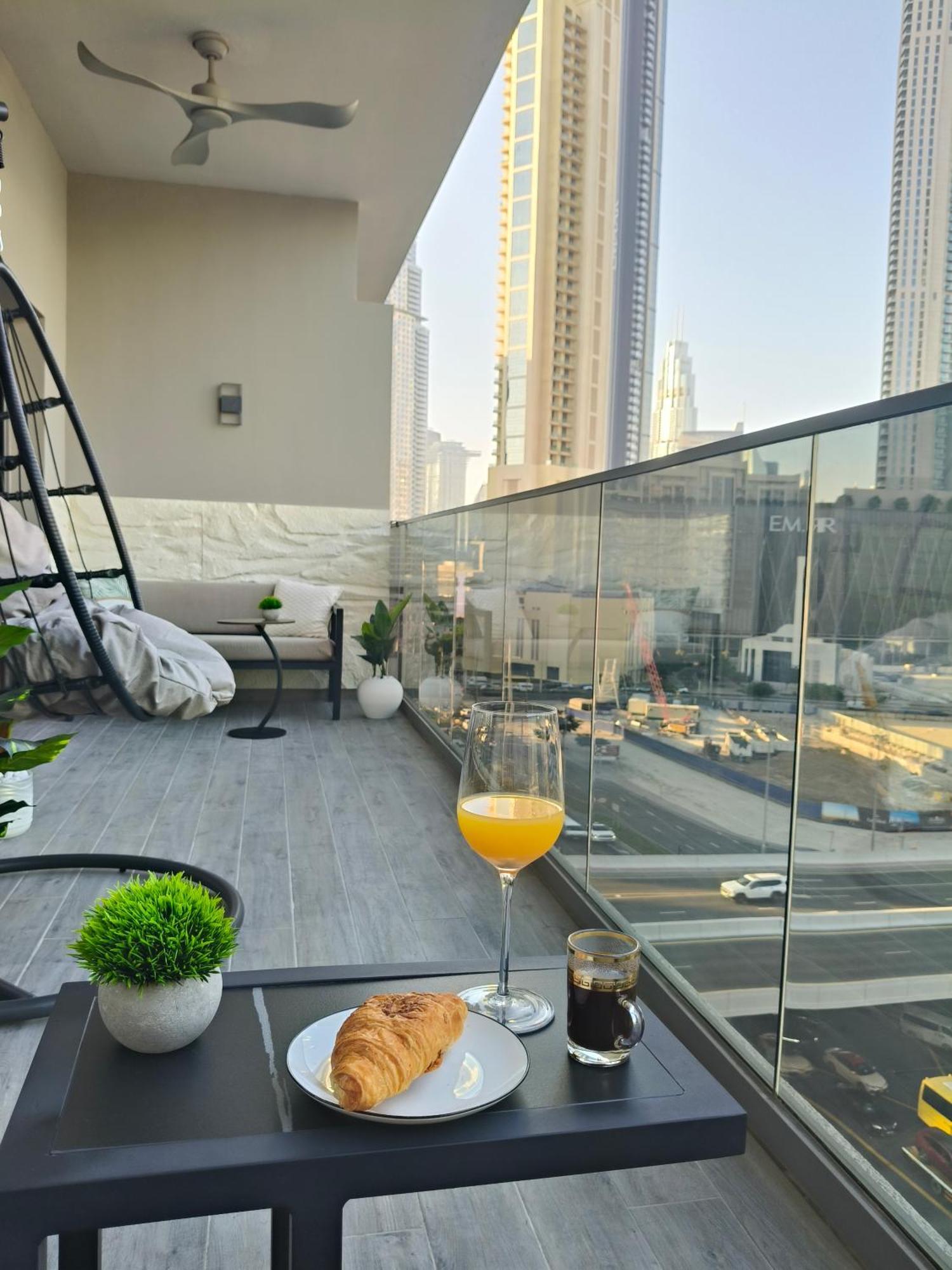 Chic 2br Near Mall & Burj L Canal & View I 5 Pax Apartment *