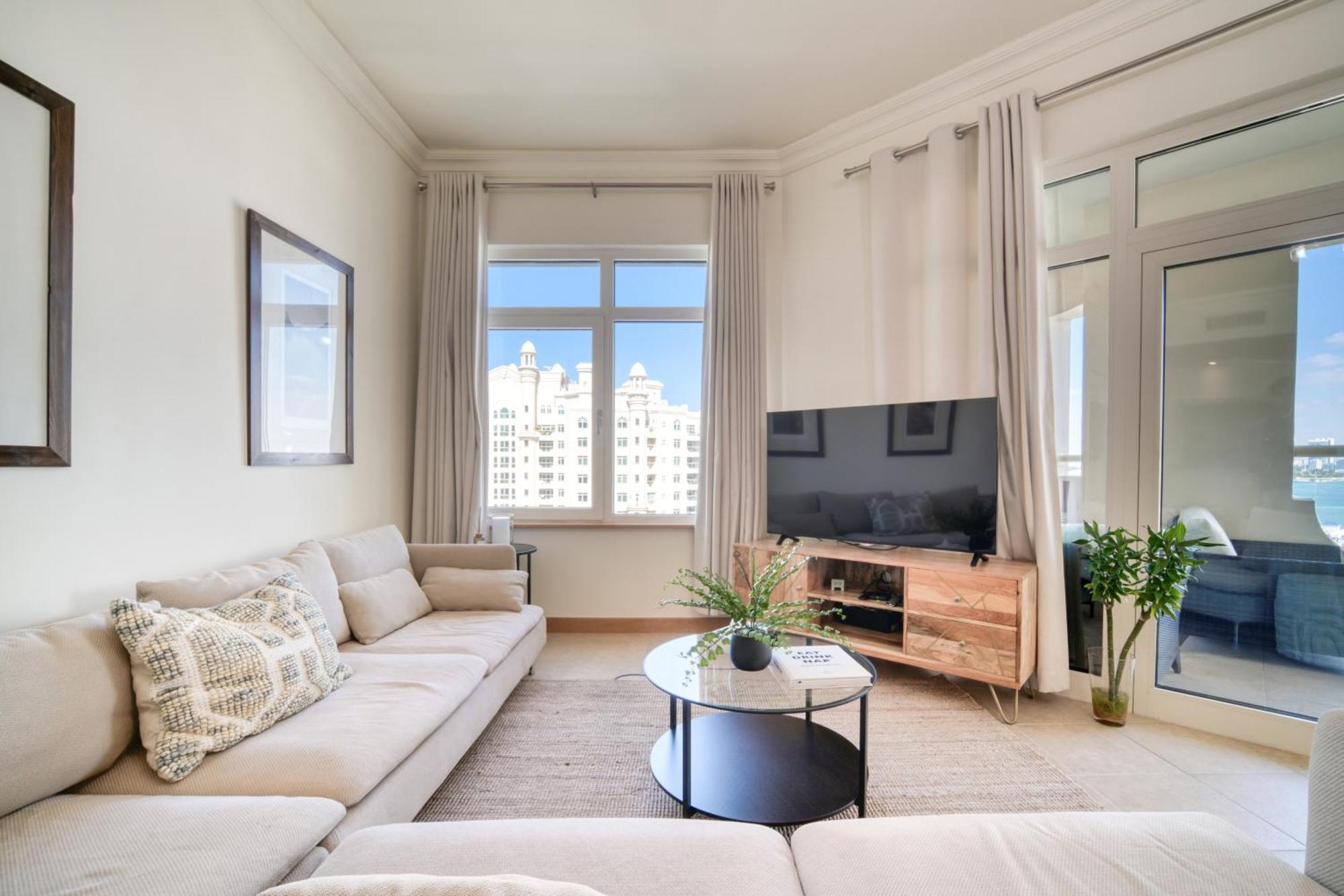 Shoreline 14, Al Hallawi - Palm Jumeirah - Mint Apartment