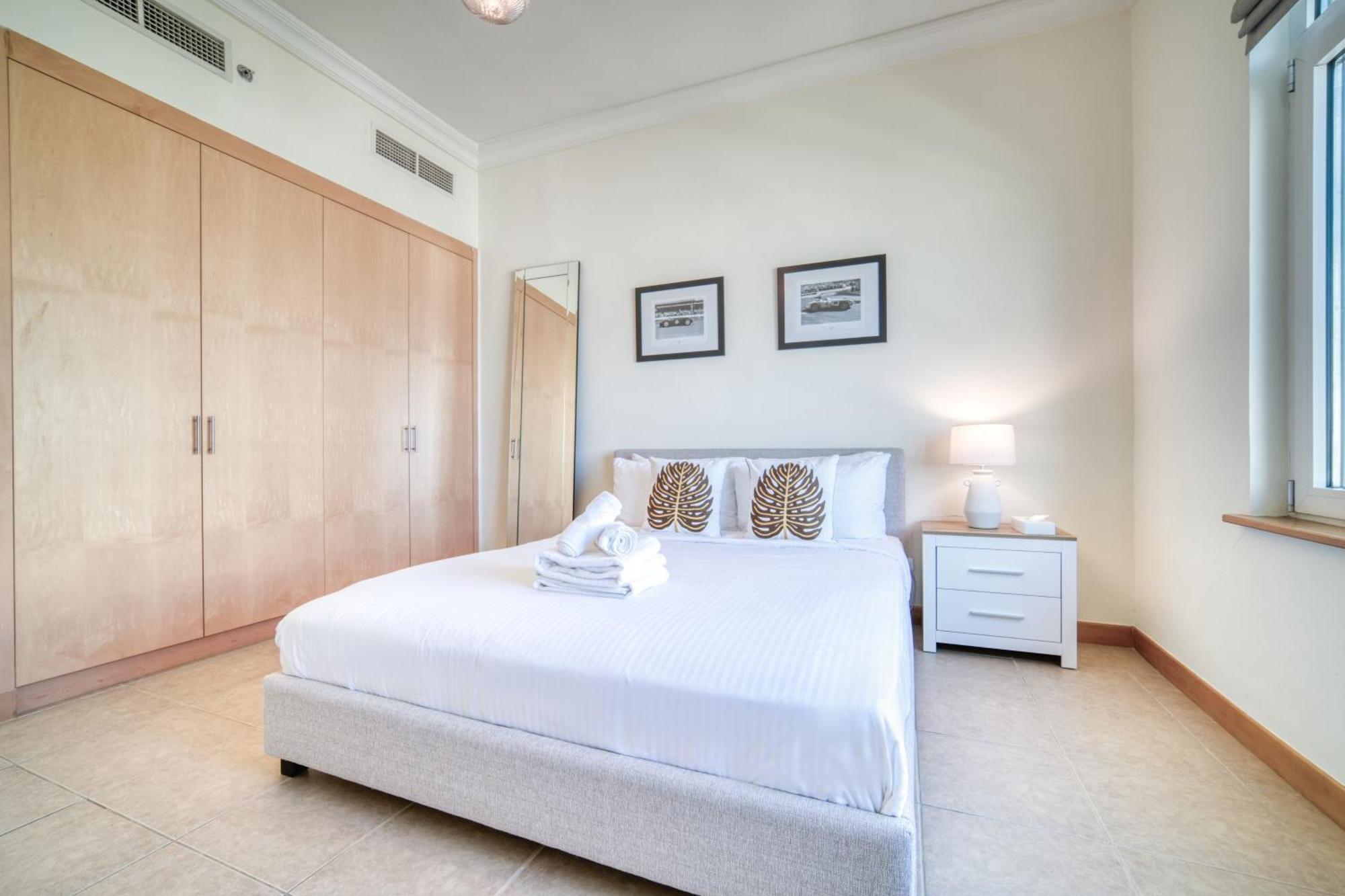 Shoreline 14, Al Hallawi - Palm Jumeirah - Mint Apartment *