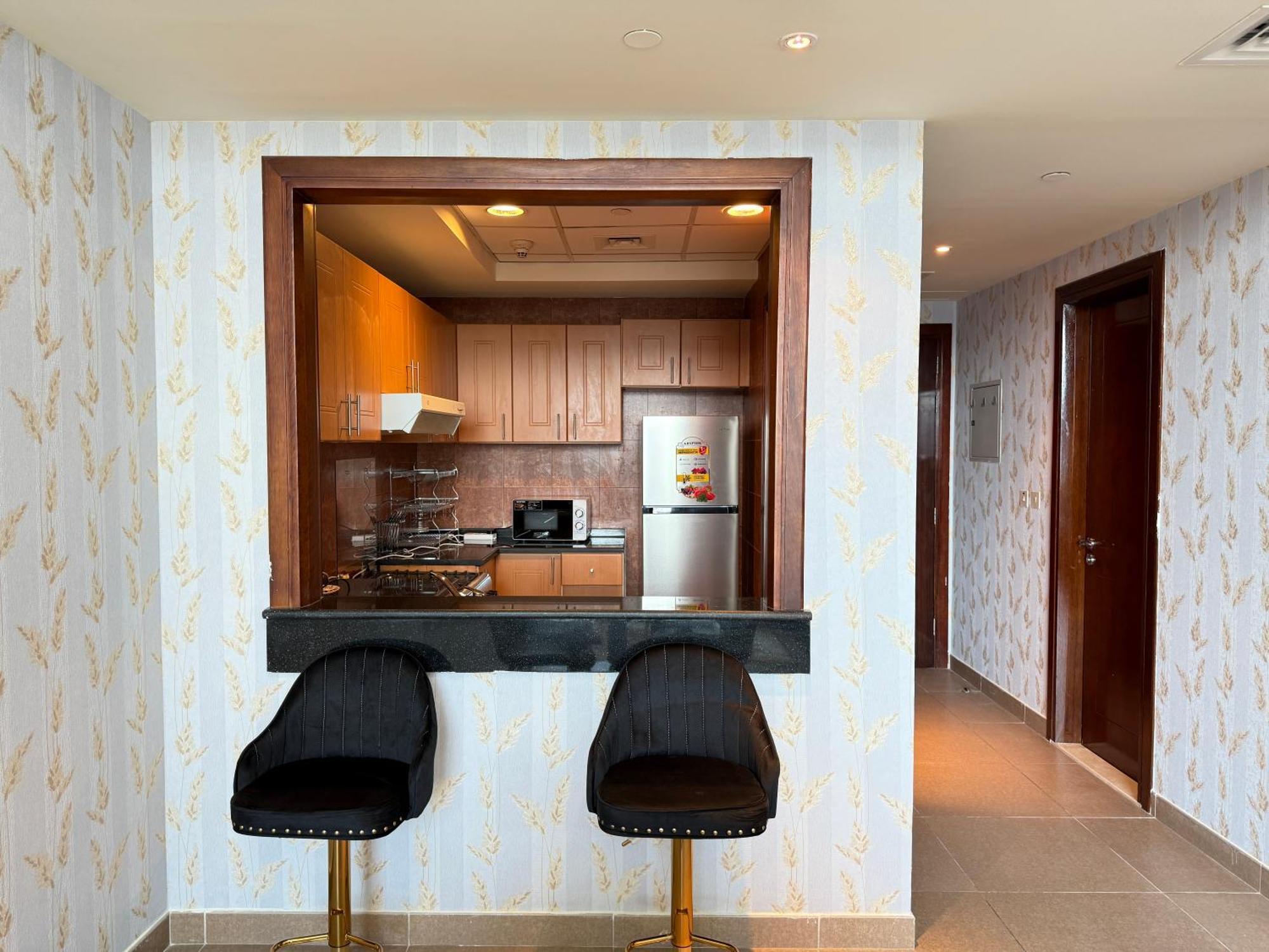 Hm-102amazing Large Fully Furnished 1bhk