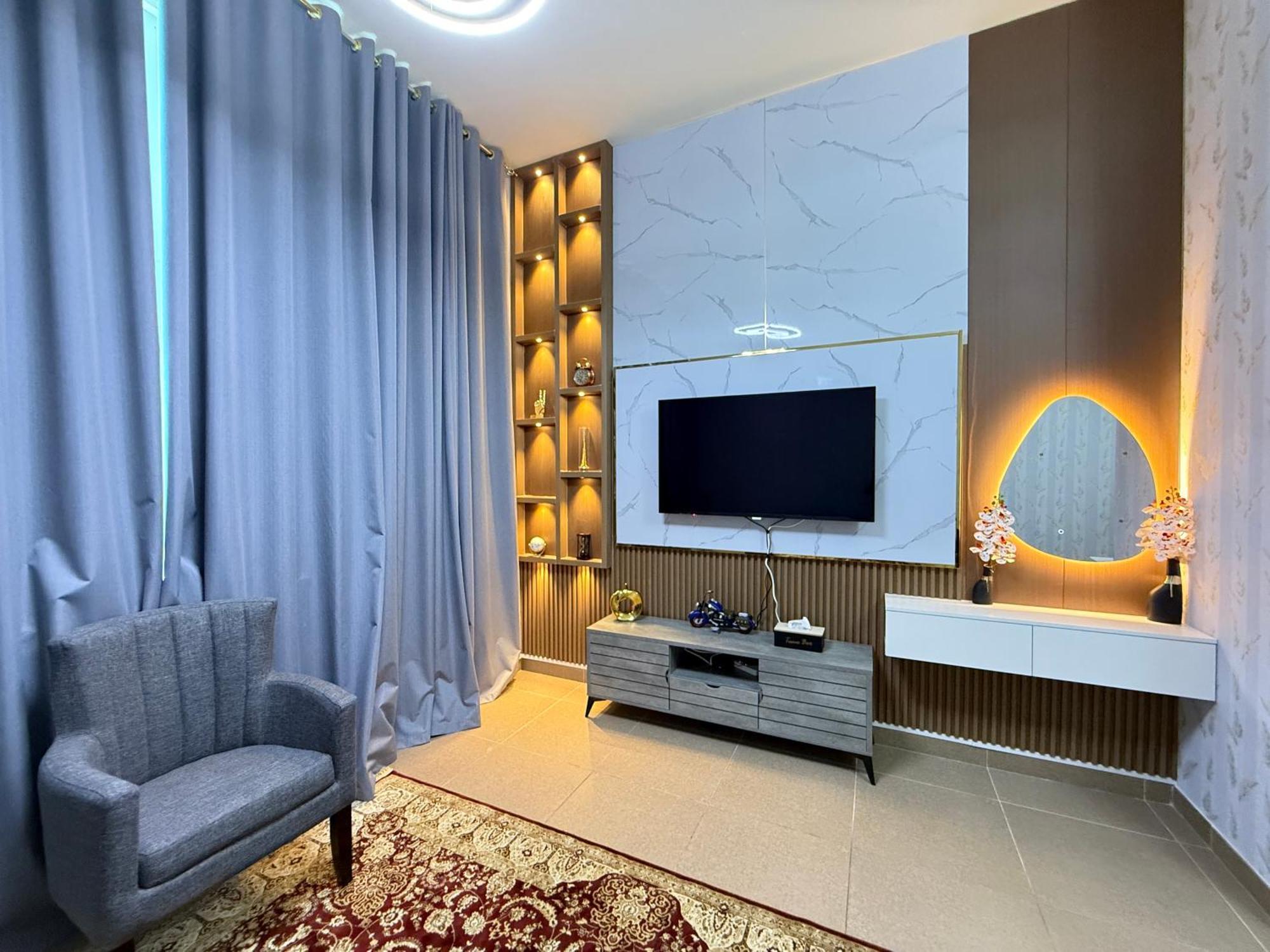 Hm-102amazing Large Fully Furnished 1bhk Apartment