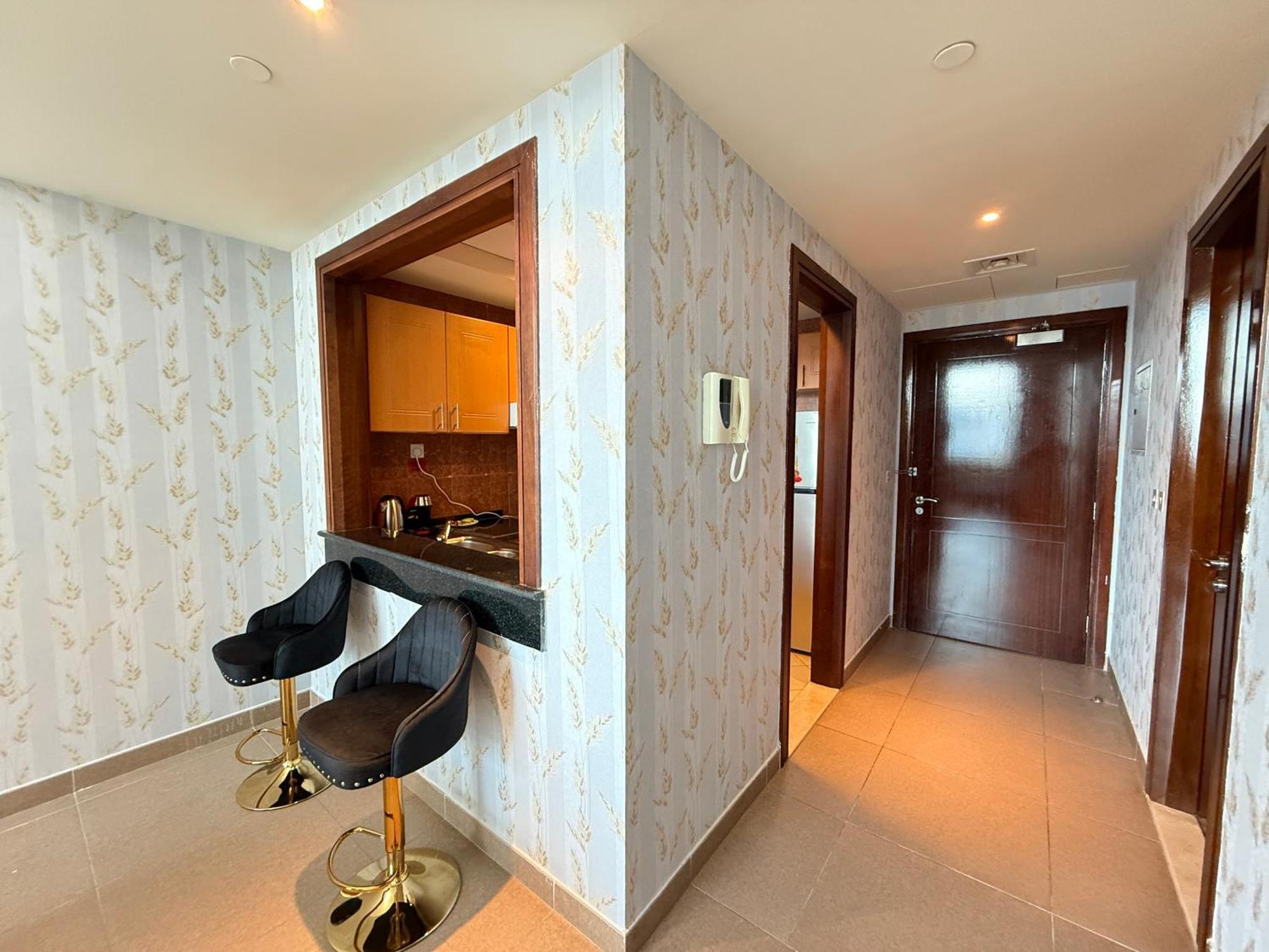 Hm-102amazing Large Fully Furnished 1bhk Dubai