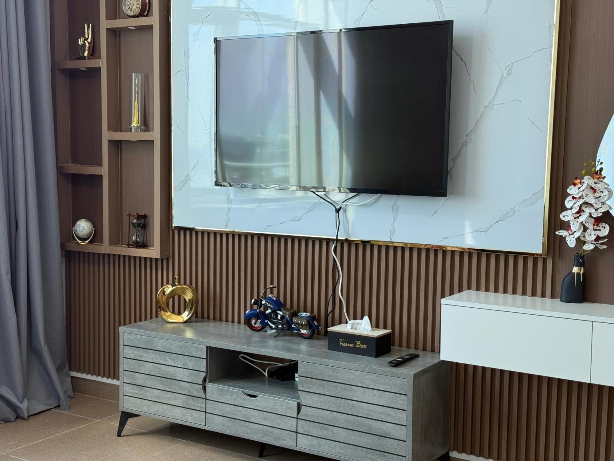 Hm-102amazing Large Fully Furnished 1bhk Apartment