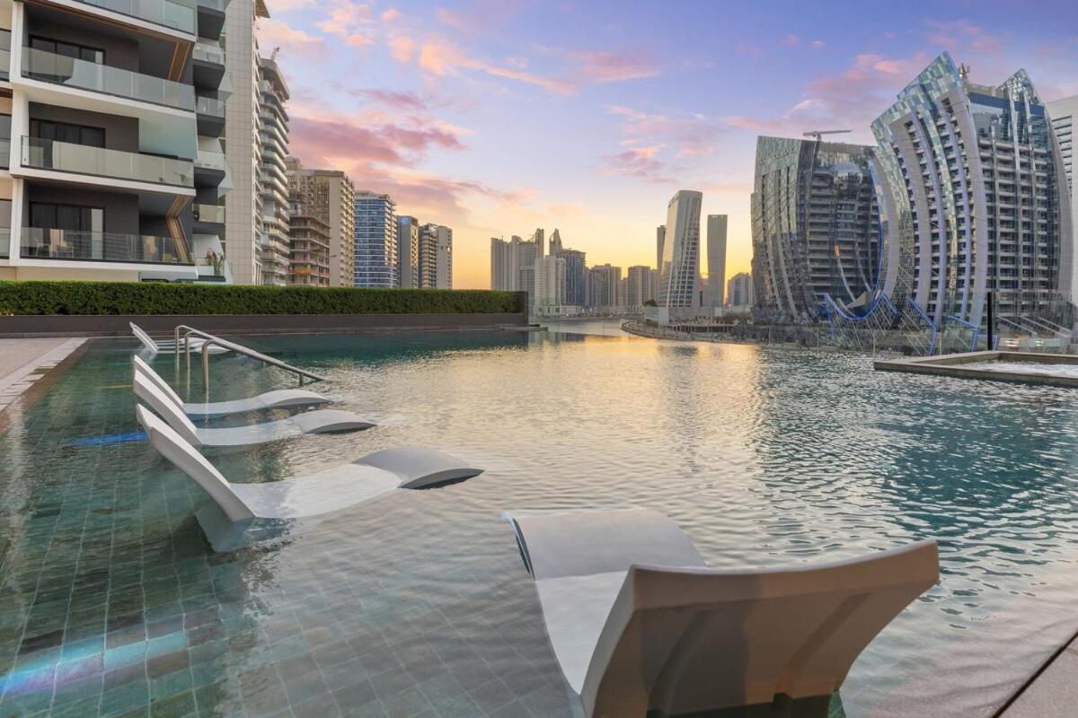 Waves - Stunning 1br With Huge Terrace & Scenic Views *