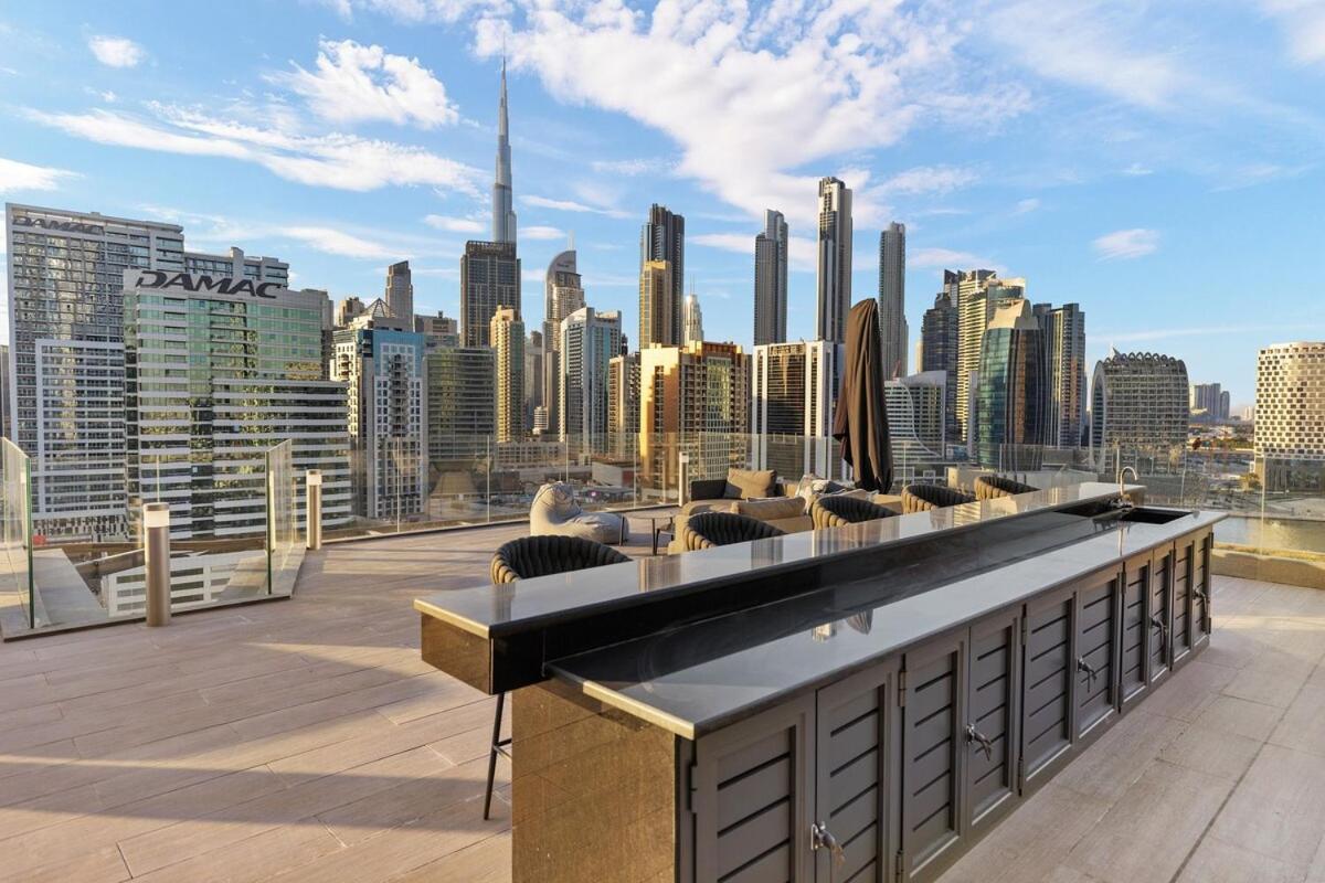 Waves - Stunning 1br With Huge Terrace & Scenic Views