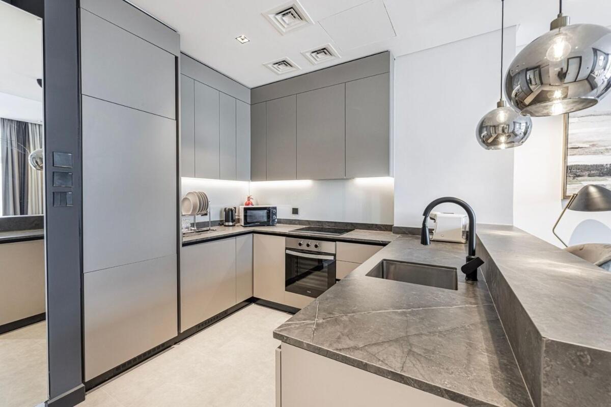 Apartment Waves - Stunning 1br With Huge Terrace & Scenic Views *