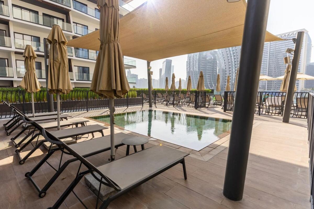 Waves - Stunning 1br With Huge Terrace & Scenic Views * Dubai
