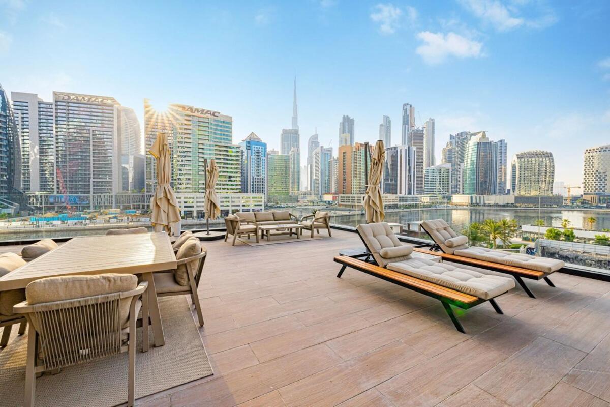 Waves - Stunning 1br With Huge Terrace & Scenic Views Dubai