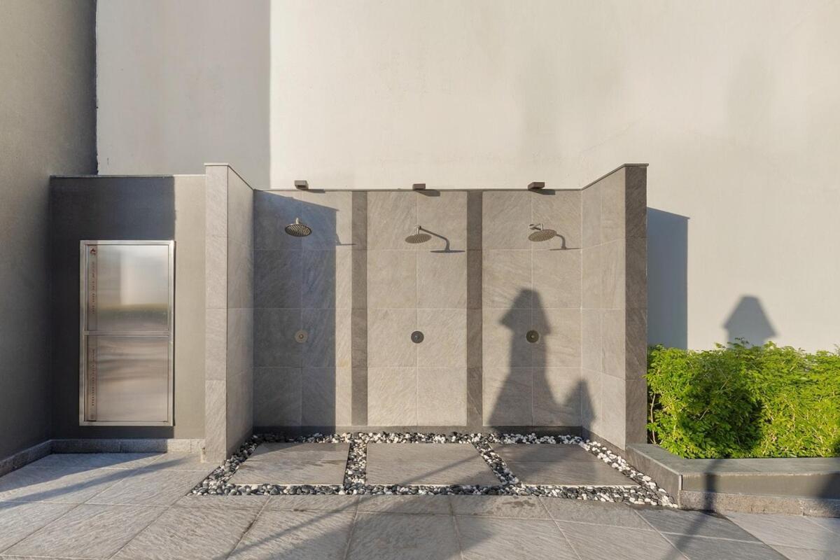 Waves - Stunning 1br With Huge Terrace & Scenic Views Dubai