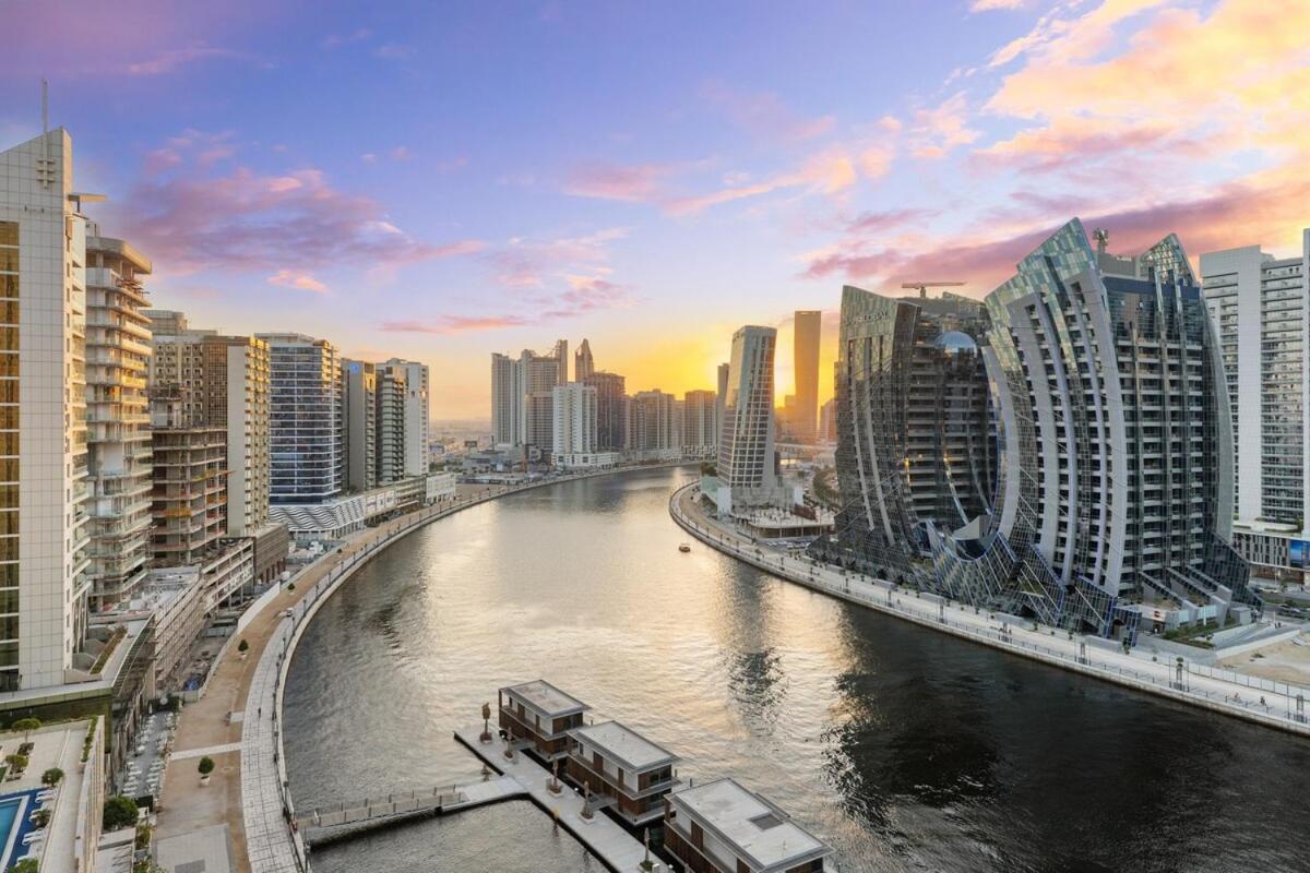 Waves - Stunning 1br With Huge Terrace & Scenic Views