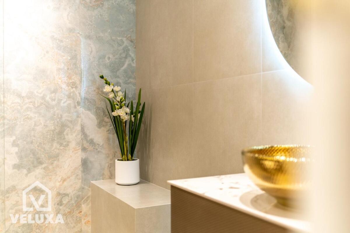 Apartment Veluxa-luxe 2bed 2 Min Walk To Mall Dubai