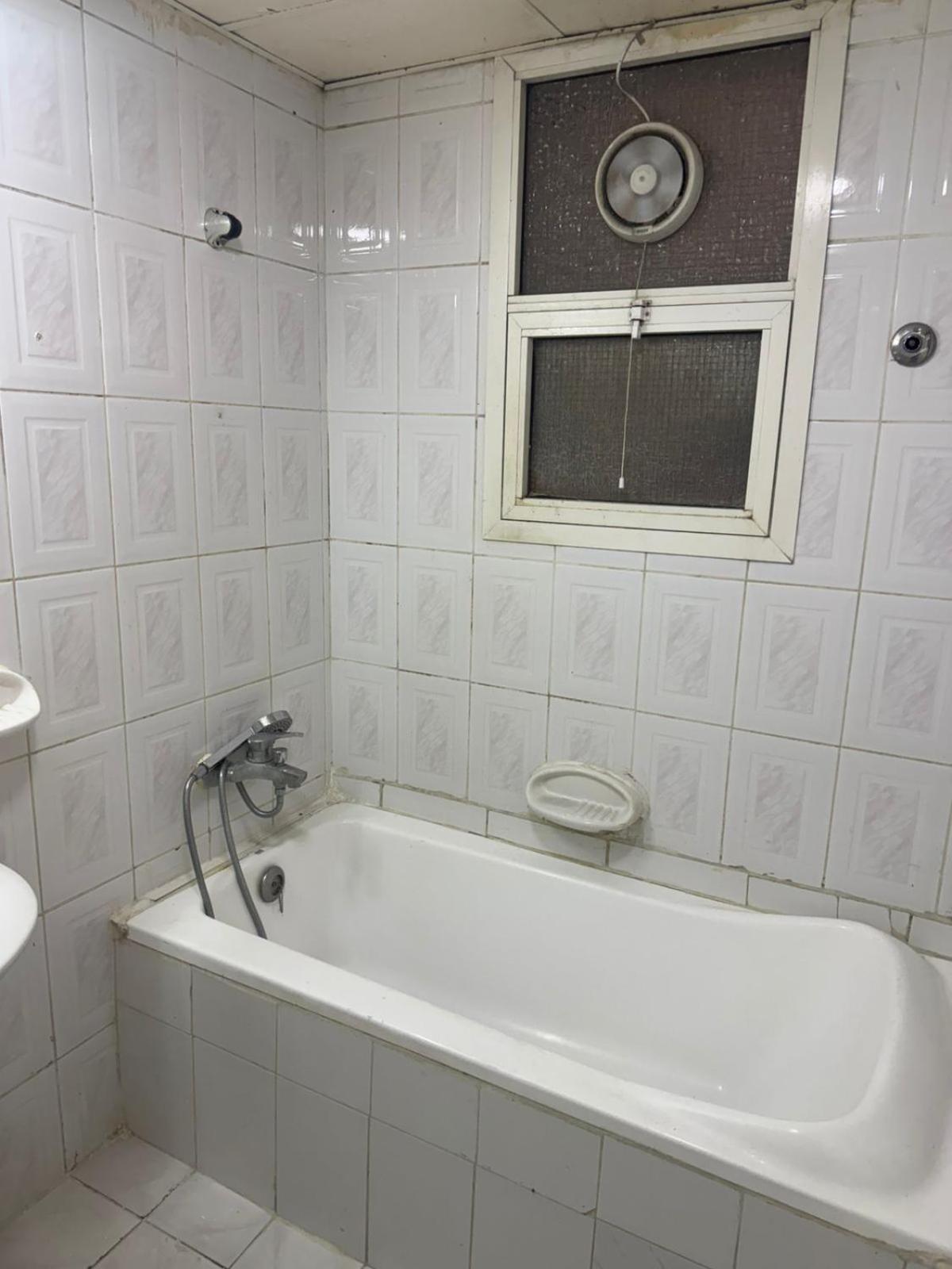 Brand New Mixed Solo Partition Near Sharaf Dg Metro
