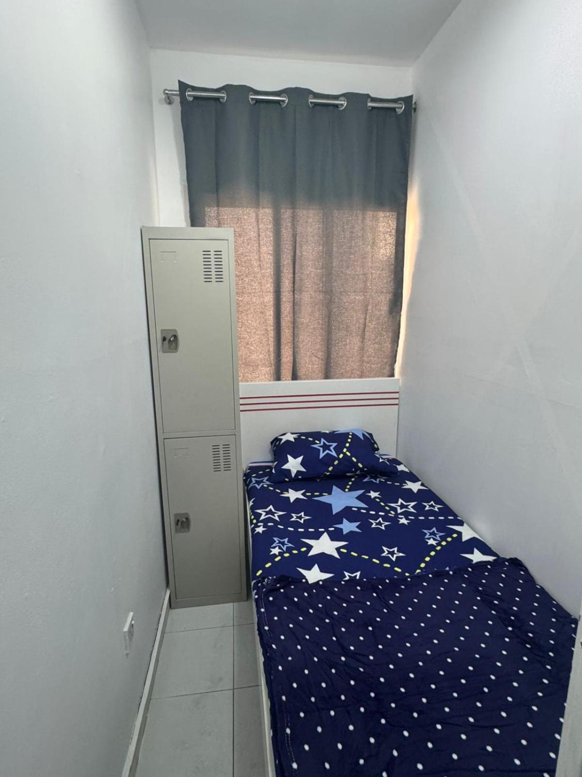 Brand New Mixed Solo Partition Near Sharaf Dg Metro * Dubai