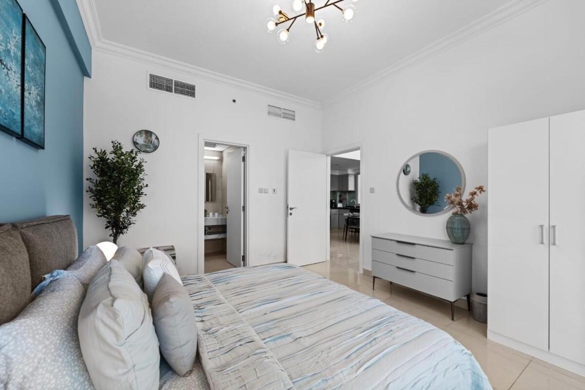 Like - 1810 Stunning 1-bhk In Prime Location Apartment *