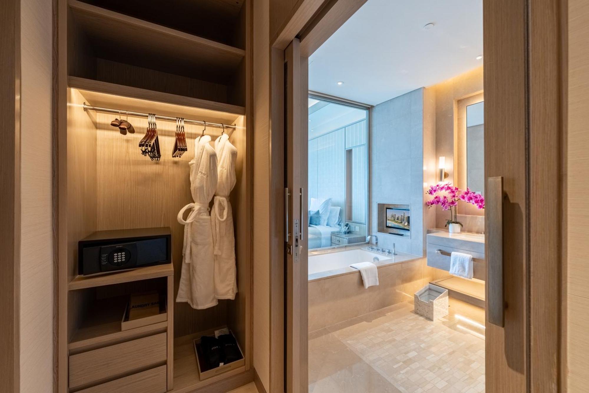 Five Luxe Hotel Dubai