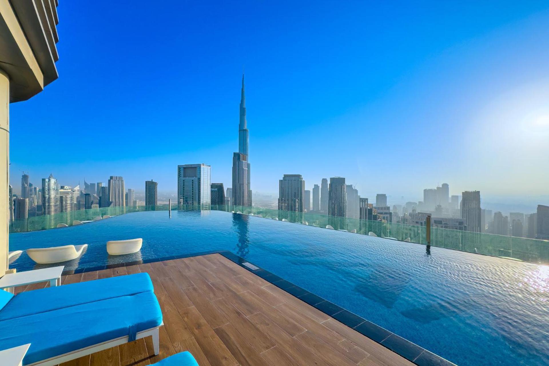 Apartment Centre I Infinity Pool I Licensed Bar Dubai