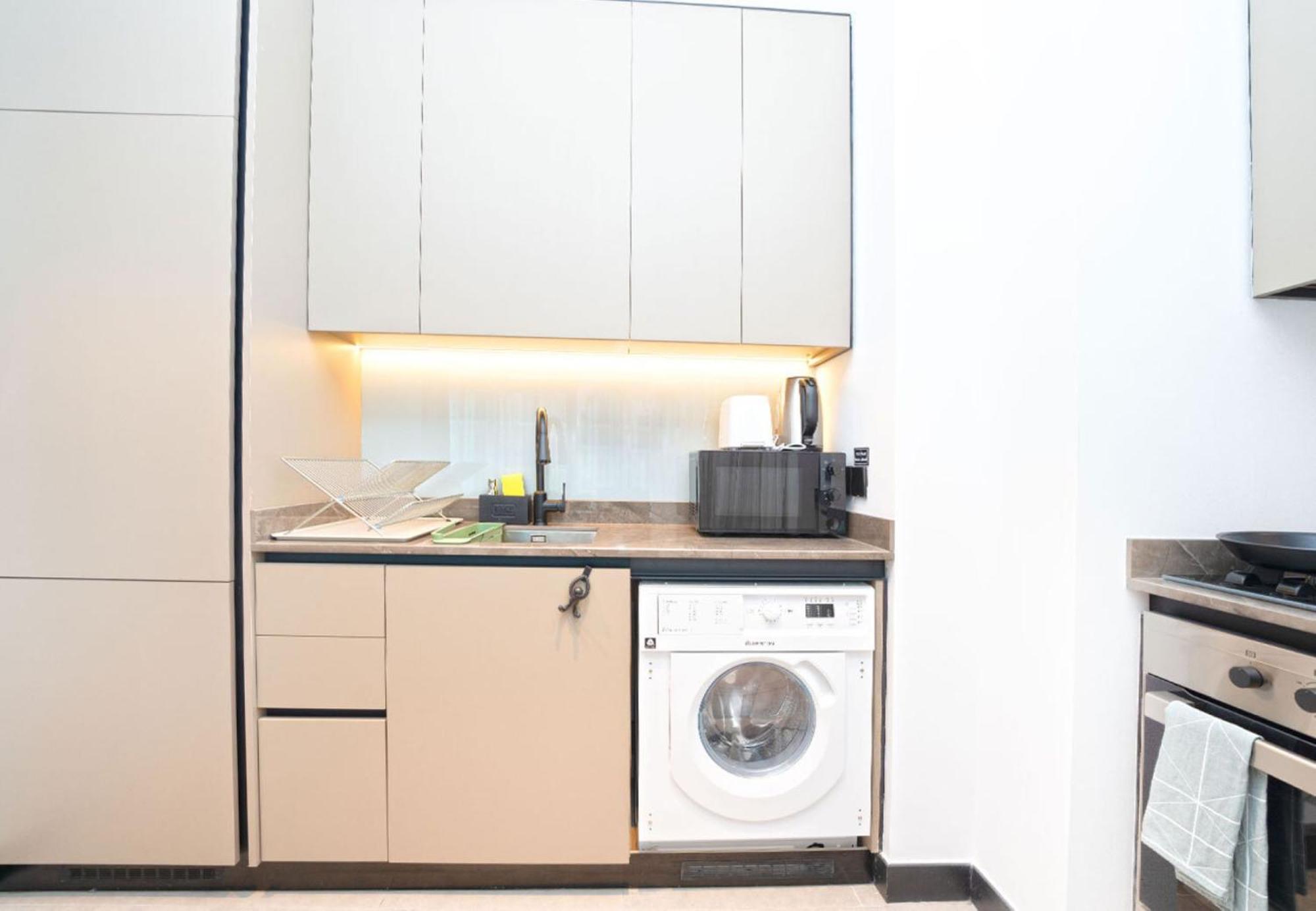 Easygo - Northside Tower 2 Canal View Apartment Dubai
