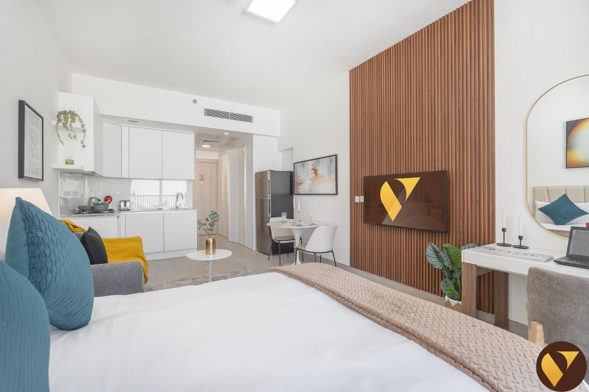 Vogue Luma22 Jvc 5 Mins Circle Mall & 12 Mins Emirates Mall Apartment *