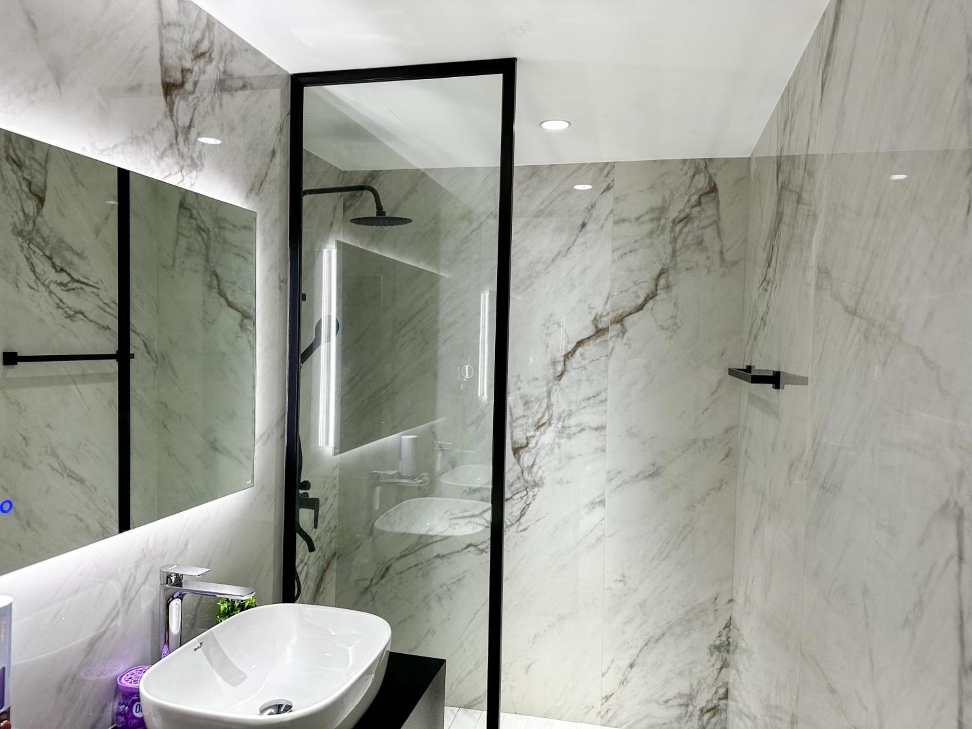 Pineapple Xpress Apartment Dubai