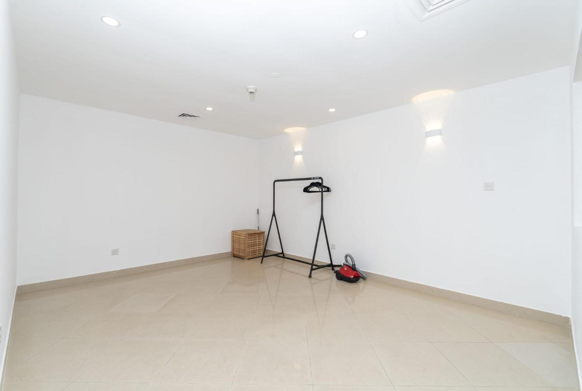 Modern 5-bedroom Perfect For Family In Jlt Apartment Dubai