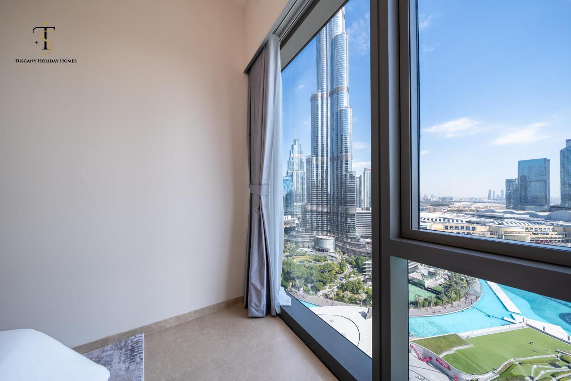 Dream With Fountain & Burj Khalifa View